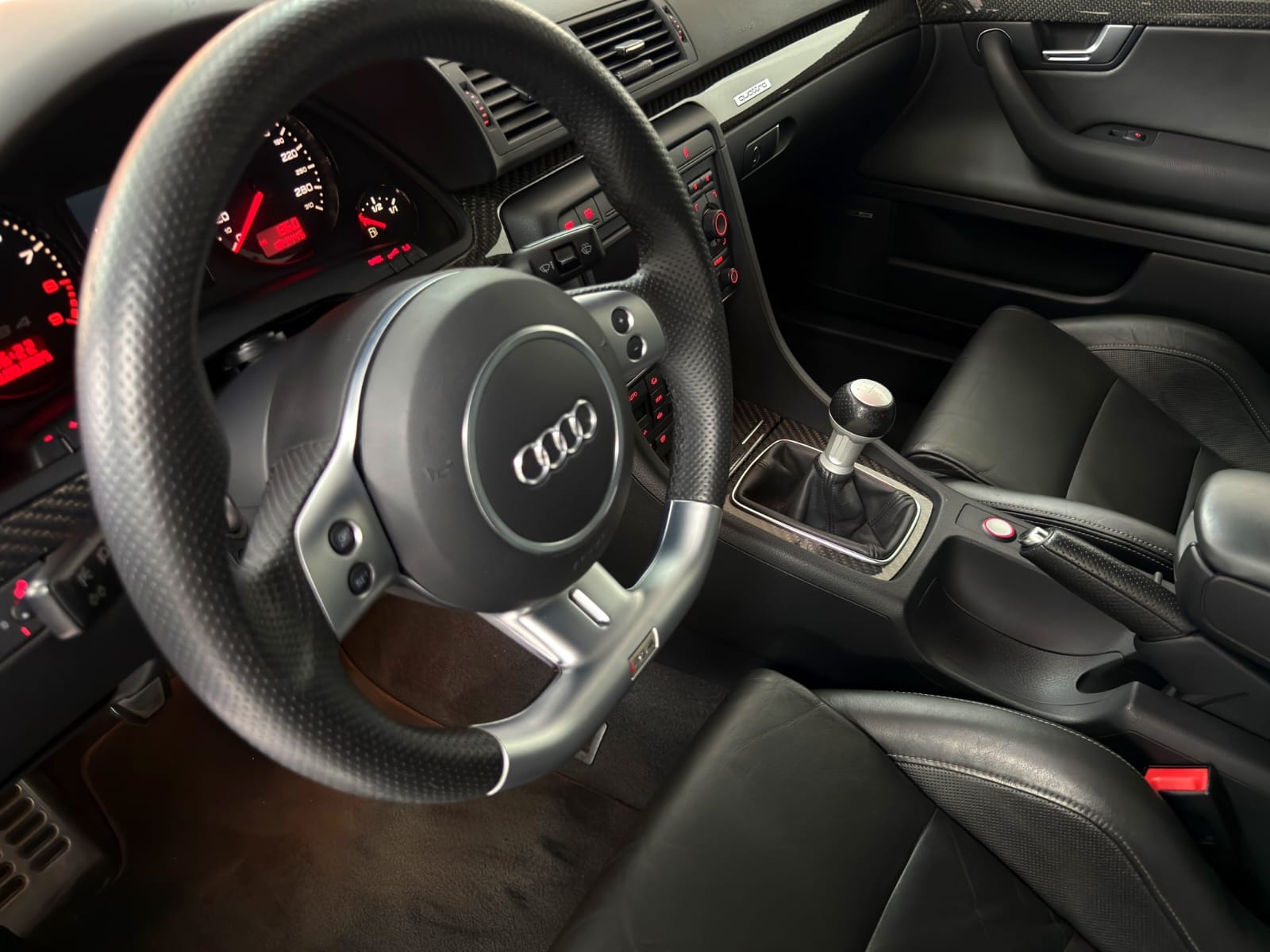 AUDI RS4 4.2 V8 quattro-image-15