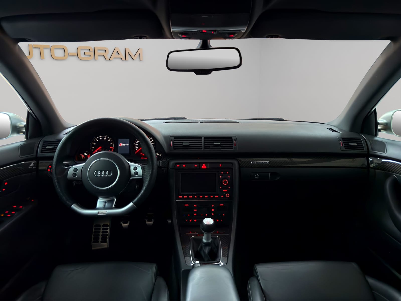 AUDI RS4 4.2 V8 quattro-image-13