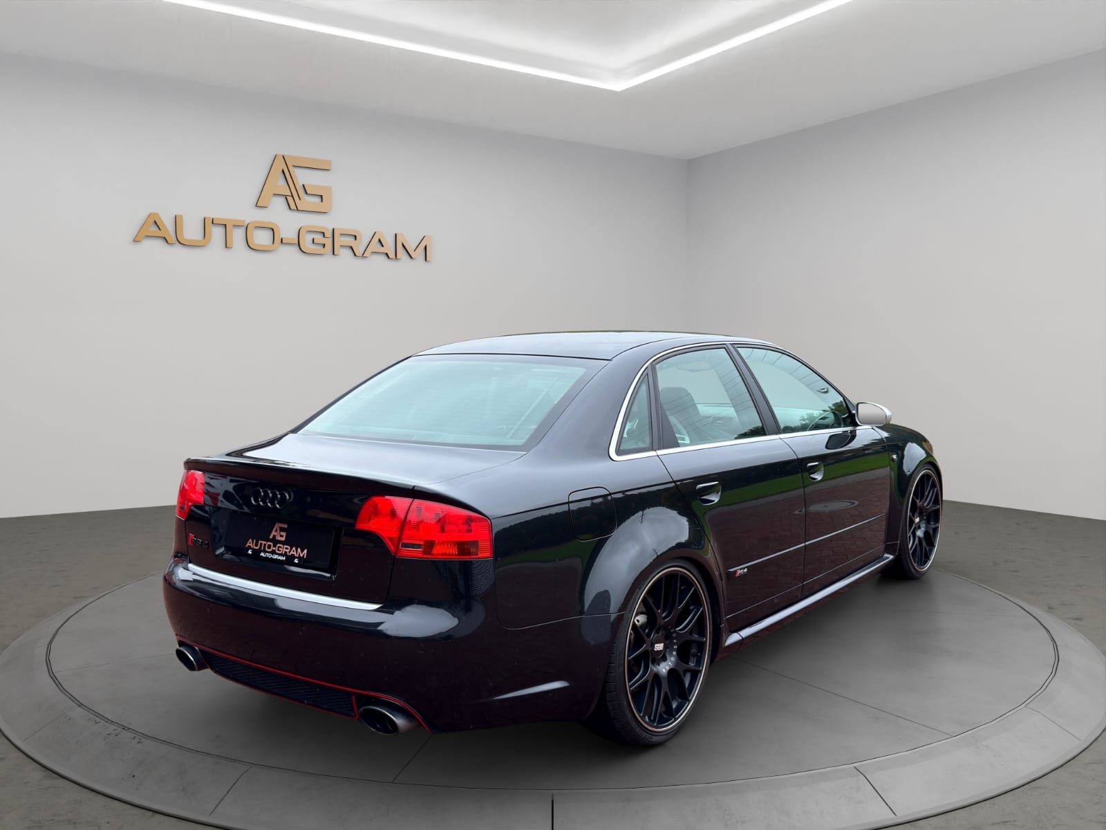 AUDI RS4 4.2 V8 quattro-image-4