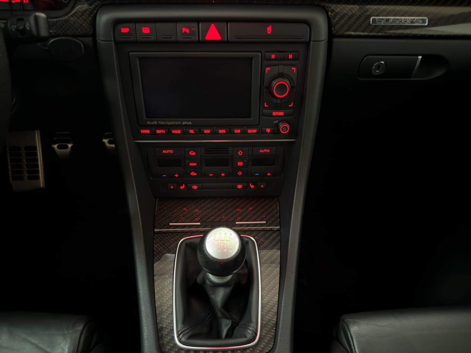 AUDI RS4 4.2 V8 quattro-image-17