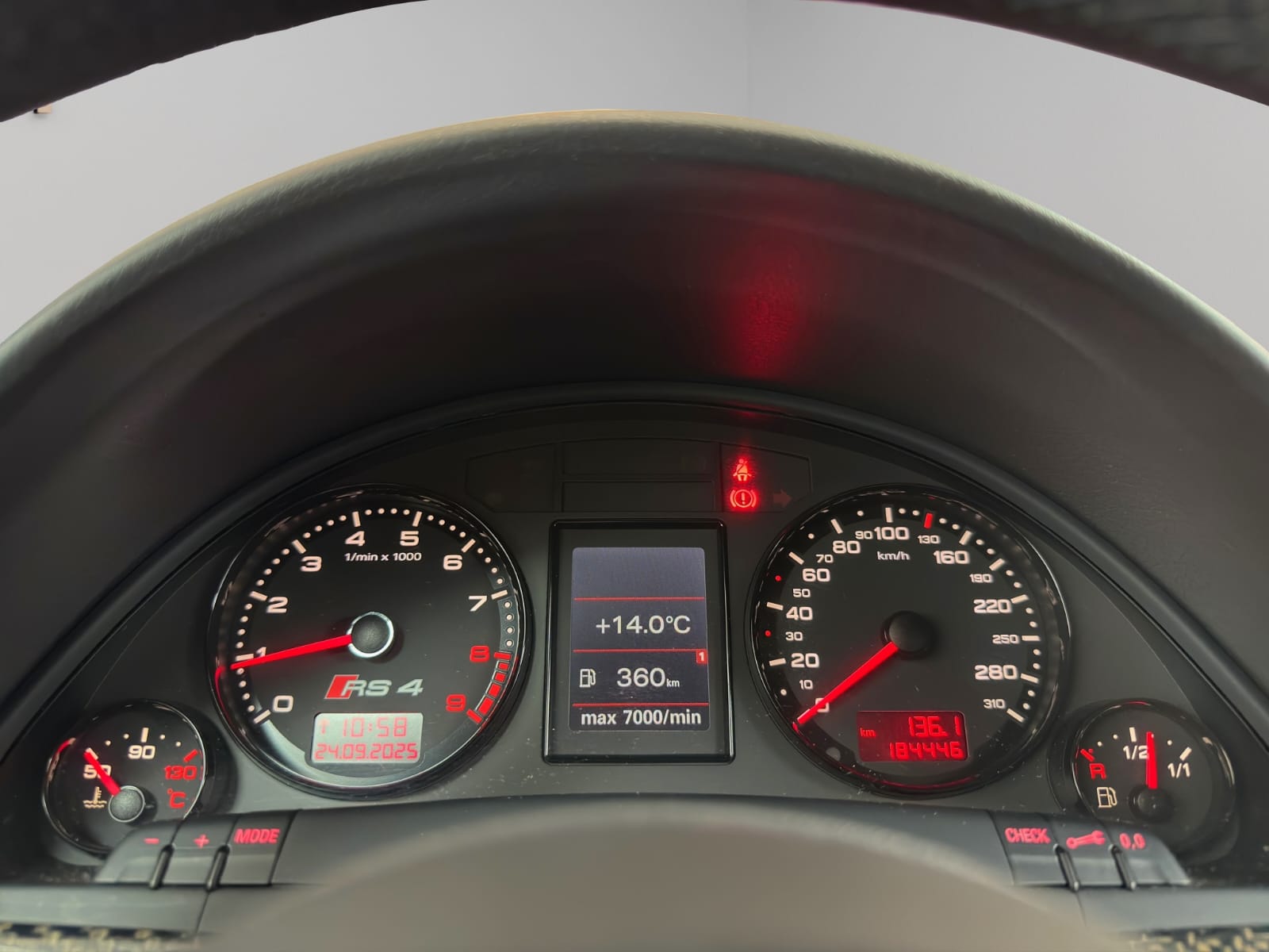 AUDI RS4 4.2 V8 quattro-image-16