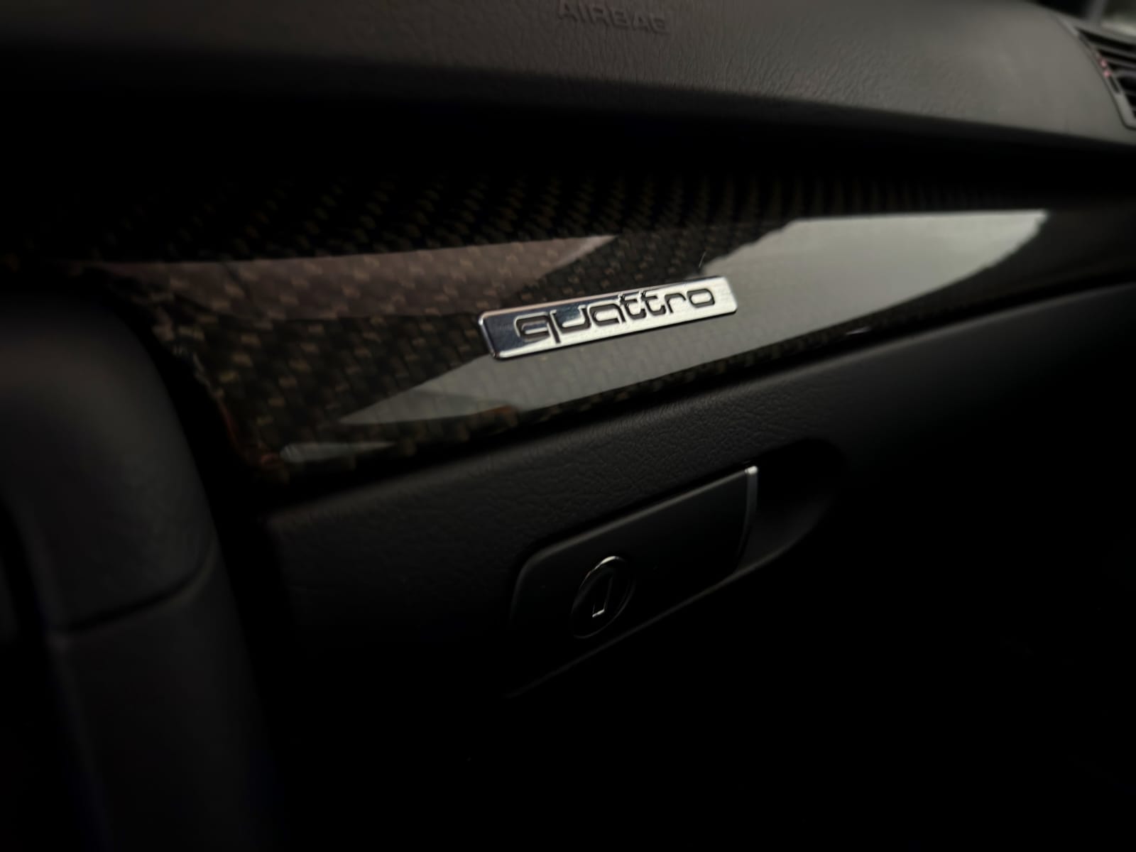 AUDI RS4 4.2 V8 quattro-image-23