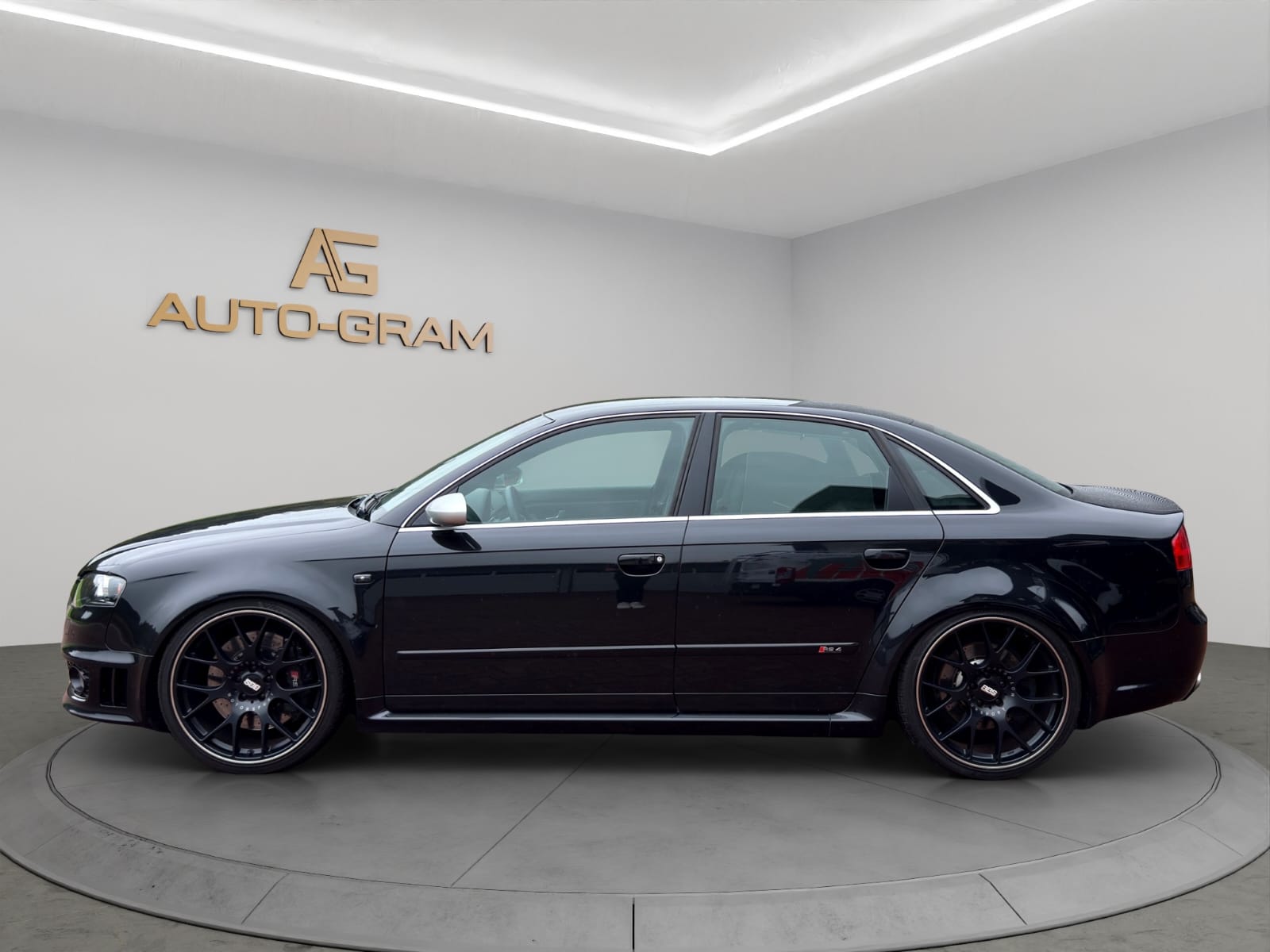 AUDI RS4 4.2 V8 quattro-image-1