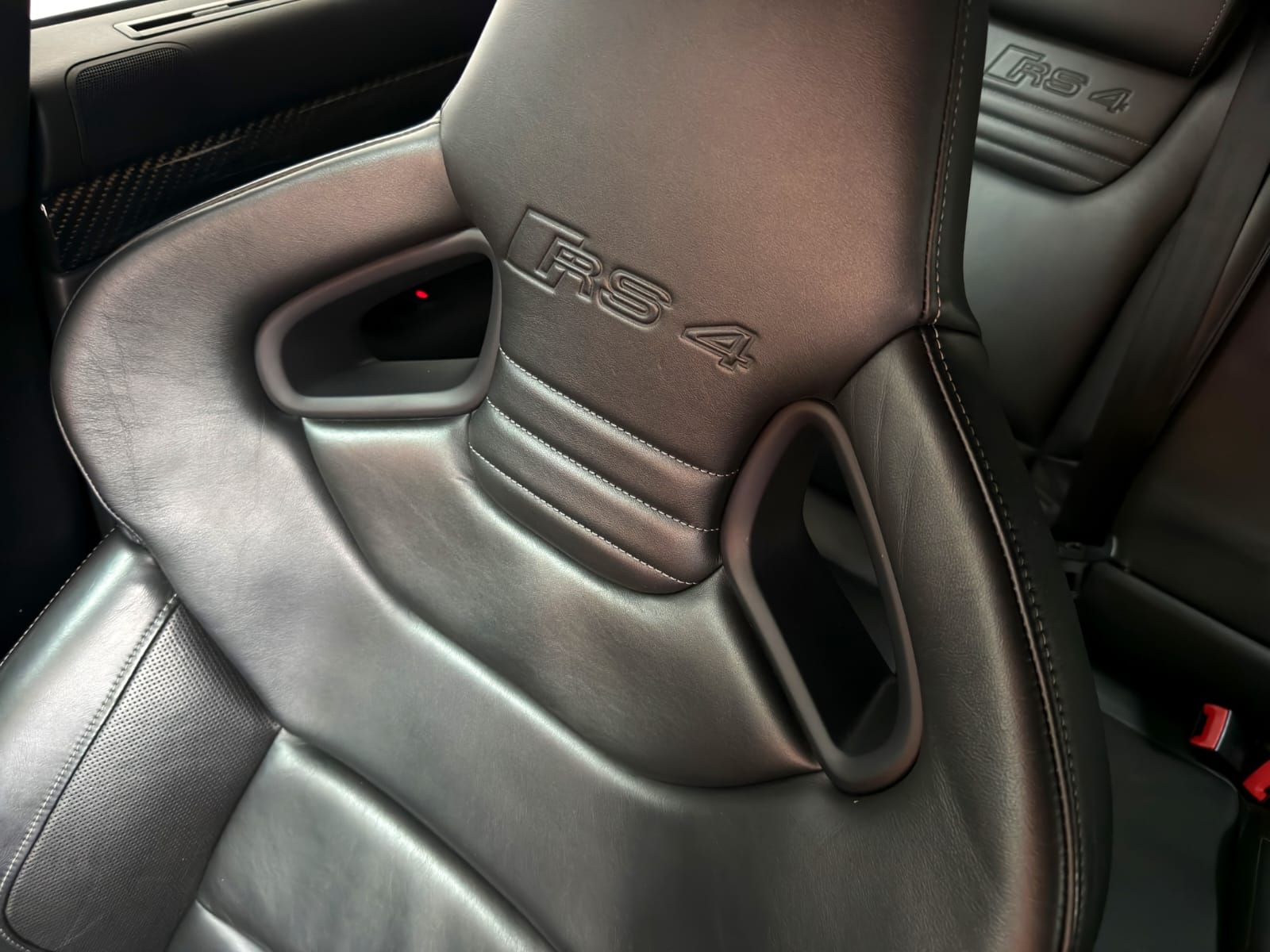 AUDI RS4 4.2 V8 quattro-image-24