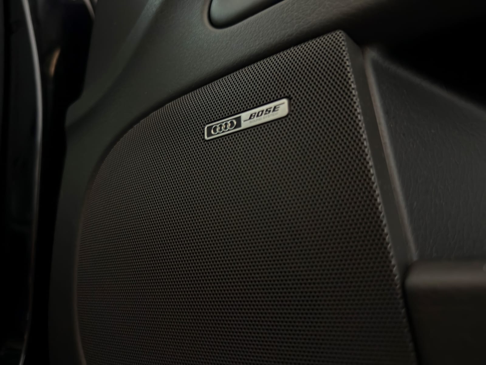 AUDI RS4 4.2 V8 quattro-image-20