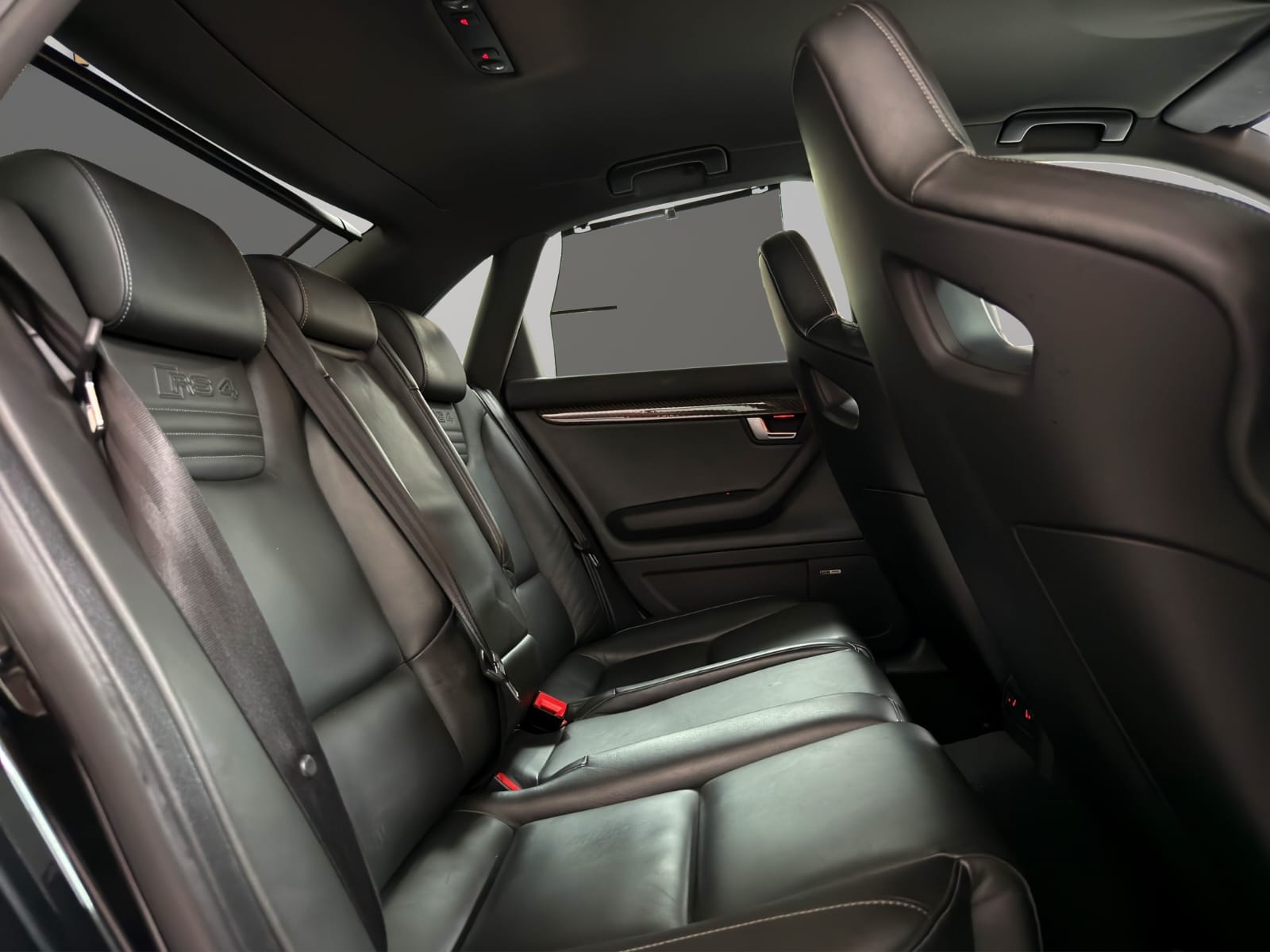 AUDI RS4 4.2 V8 quattro-image-18