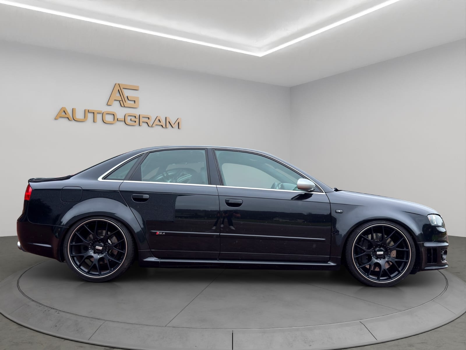 AUDI RS4 4.2 V8 quattro-image-5