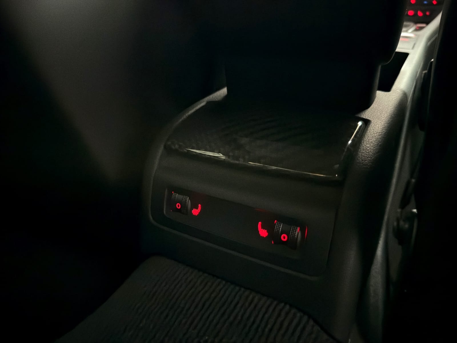 AUDI RS4 4.2 V8 quattro-image-22