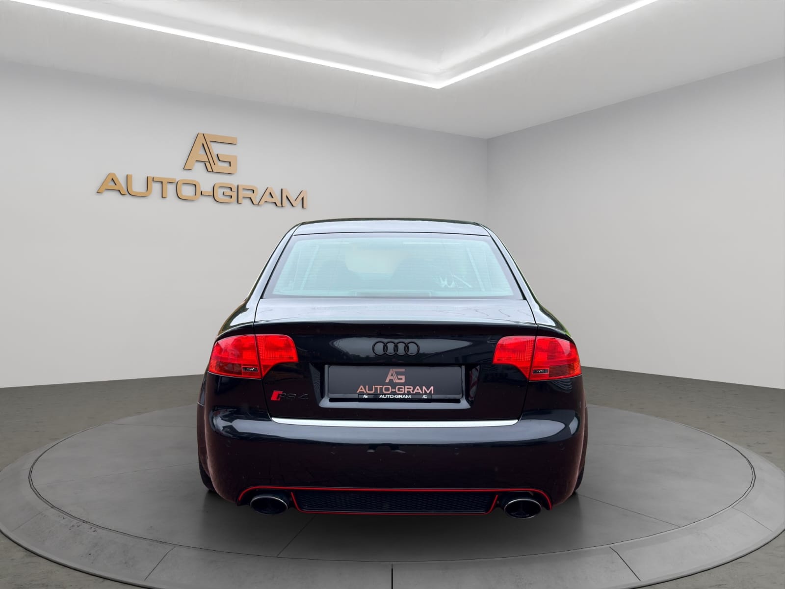 AUDI RS4 4.2 V8 quattro-image-3