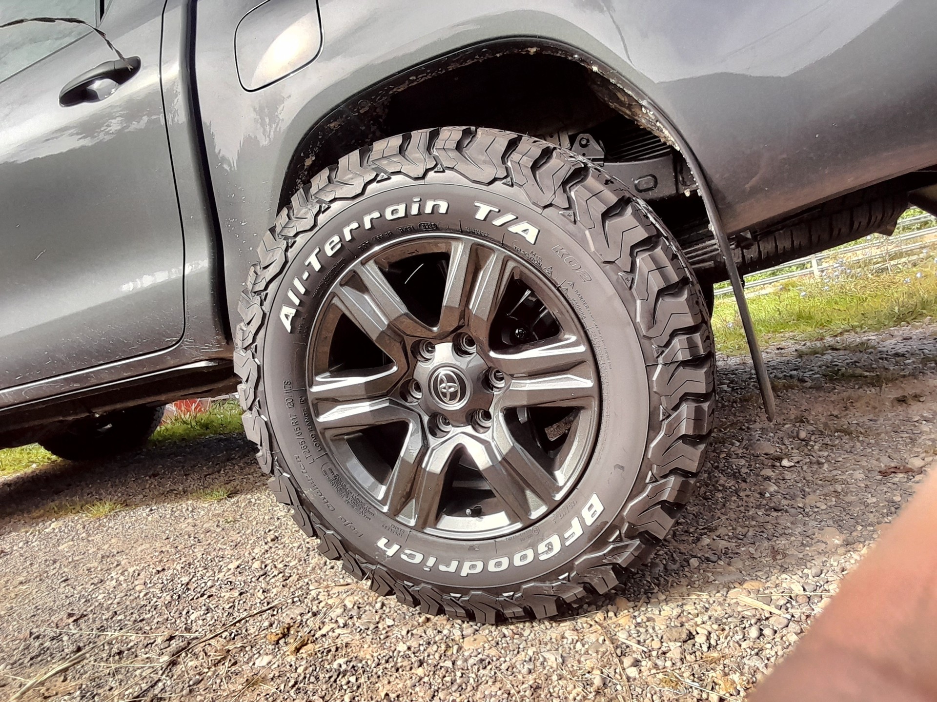 TOYOTA HI-LUX 2,8 4x4 / silber metallic / Technik Paket / inkl. AHK 3,5 Tonnen + Wanne *** letzter Diesel Power ohne Mildhybrid ***-image-15