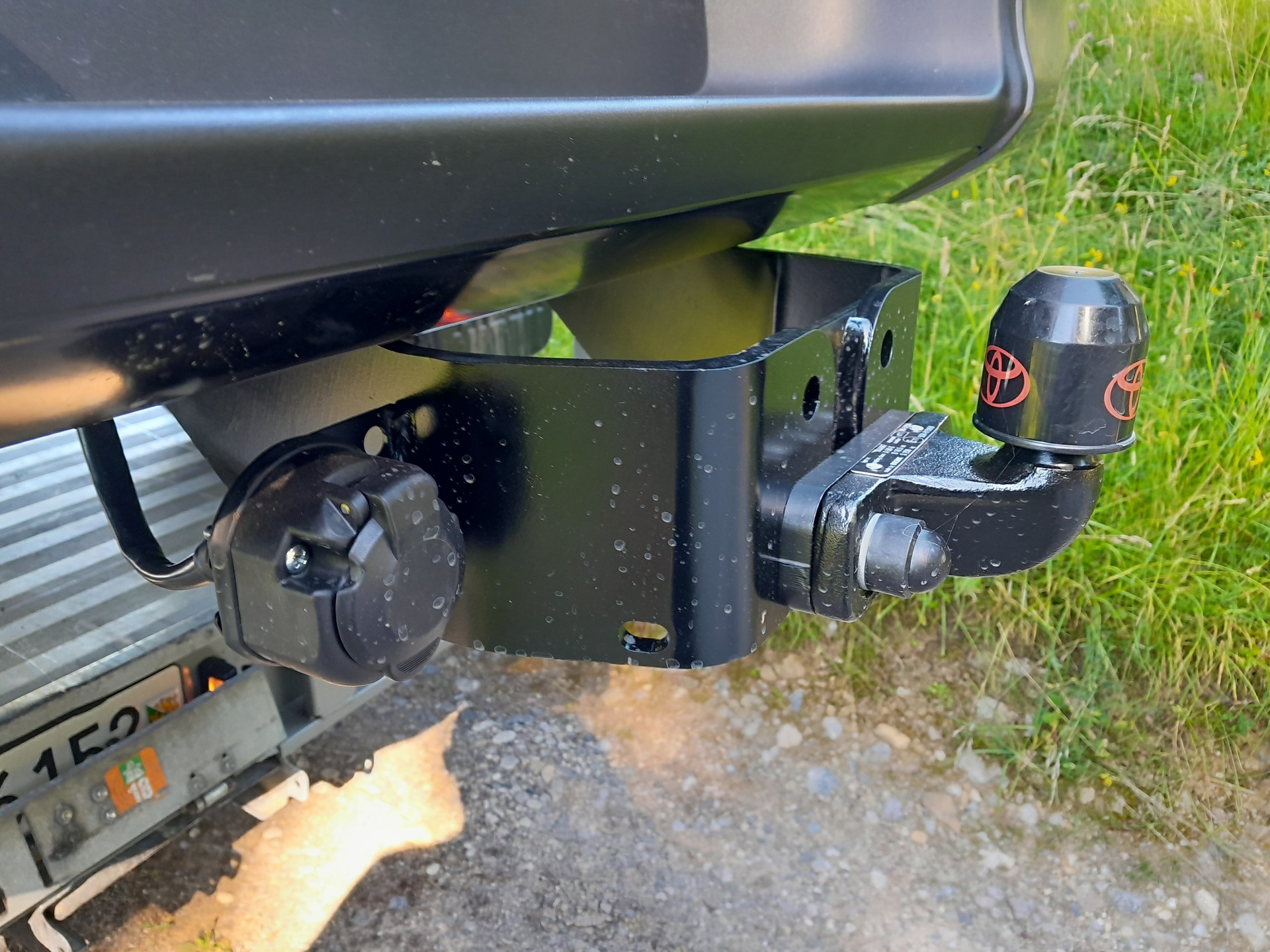 TOYOTA HI-LUX 2,8 4x4 / silber metallic / Technik Paket / inkl. AHK 3,5 Tonnen + Wanne *** letzter Diesel Power ohne Mildhybrid ***-image-6
