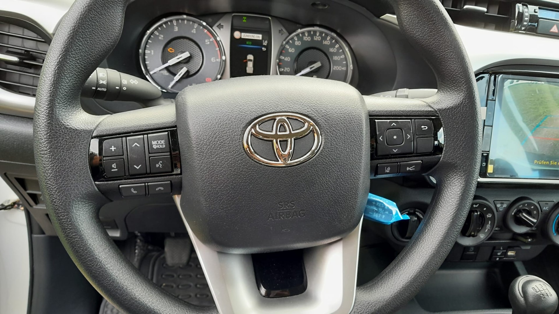 TOYOTA HI-LUX 2,8 4x4 / silber metallic / Technik Paket / inkl. AHK 3,5 Tonnen + Wanne *** letzter Diesel Power ohne Mildhybrid ***-image-10