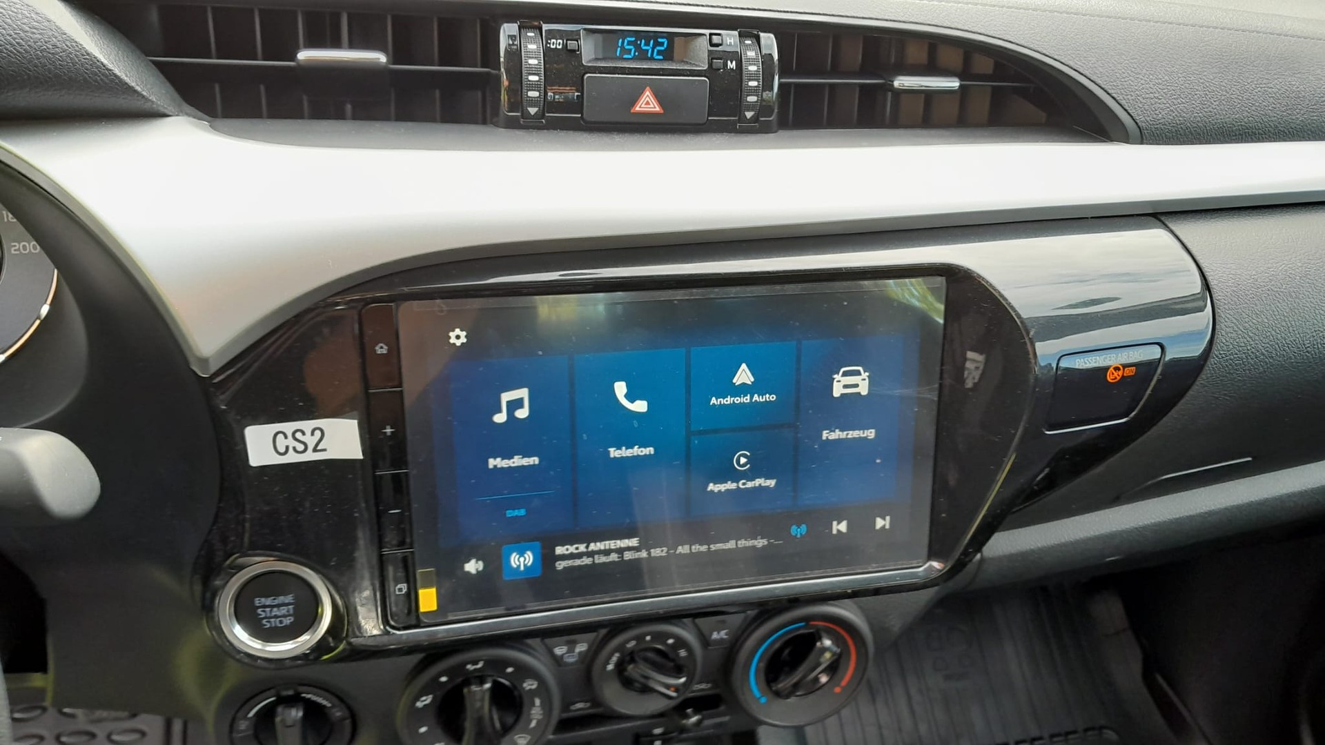 TOYOTA HI-LUX 2,8 4x4 / silber metallic / Technik Paket / inkl. AHK 3,5 Tonnen + Wanne *** letzter Diesel Power ohne Mildhybrid ***-image-13