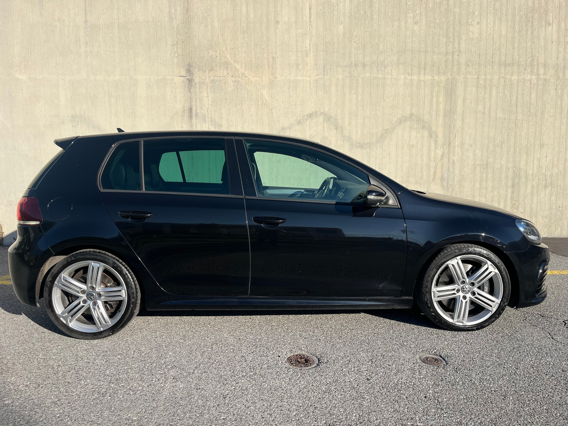 VW Golf 2.0 TSI R 4Motion-image-10