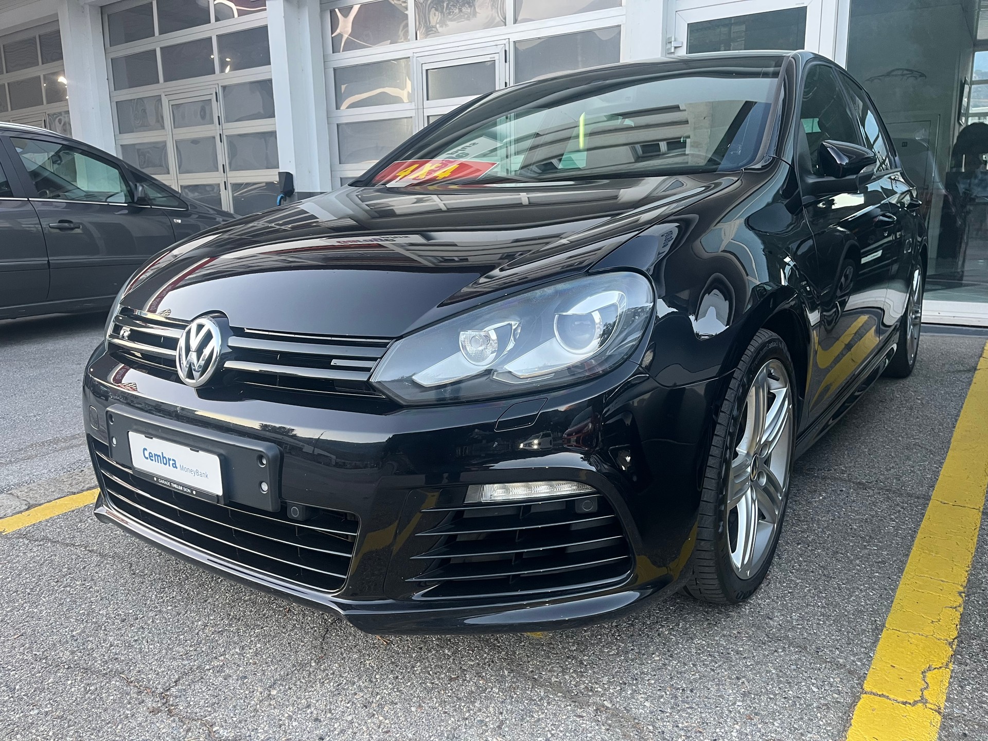 VW Golf 2.0 TSI R 4Motion-image-4