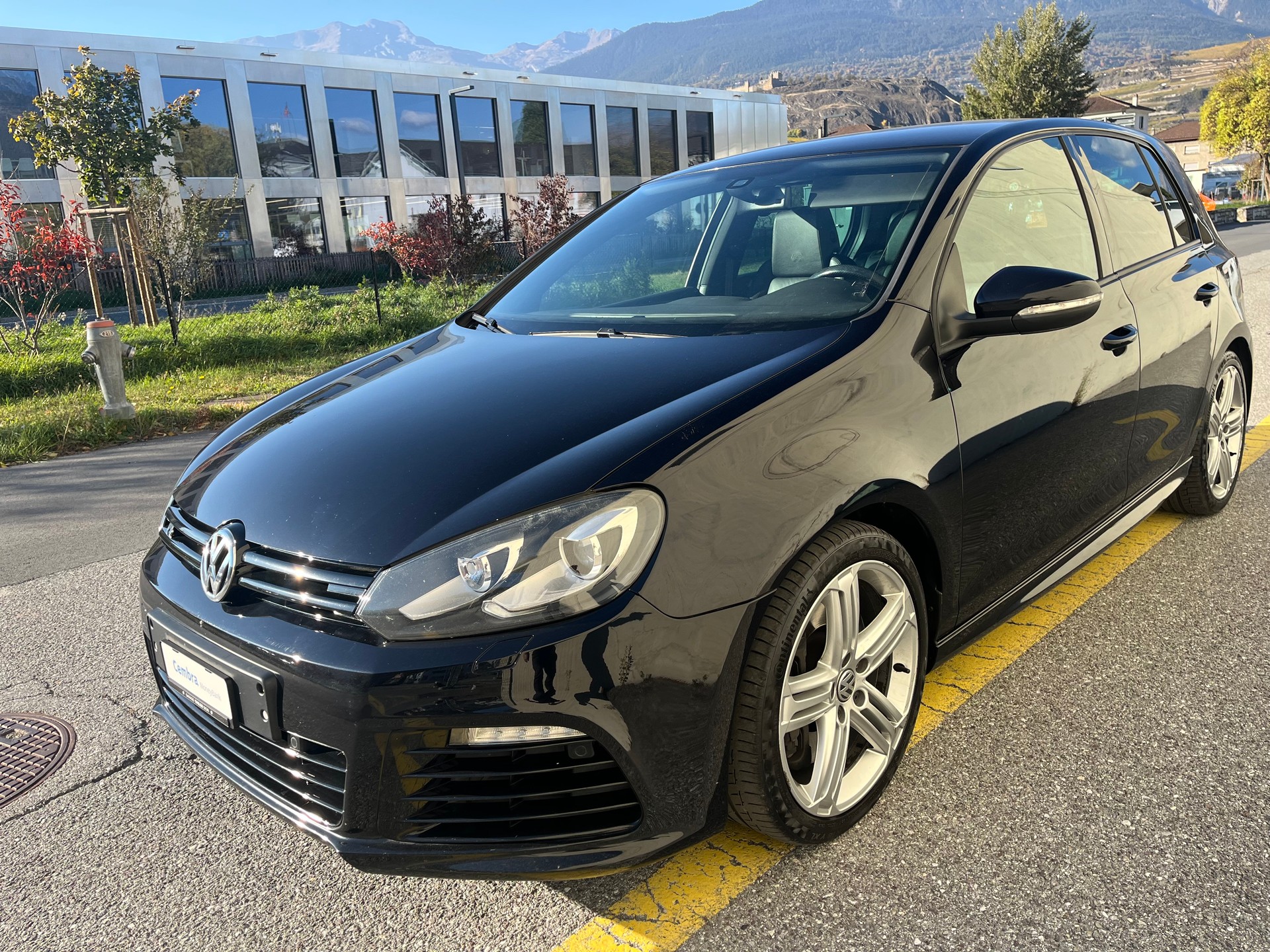 VW Golf 2.0 TSI R 4Motion-image-2