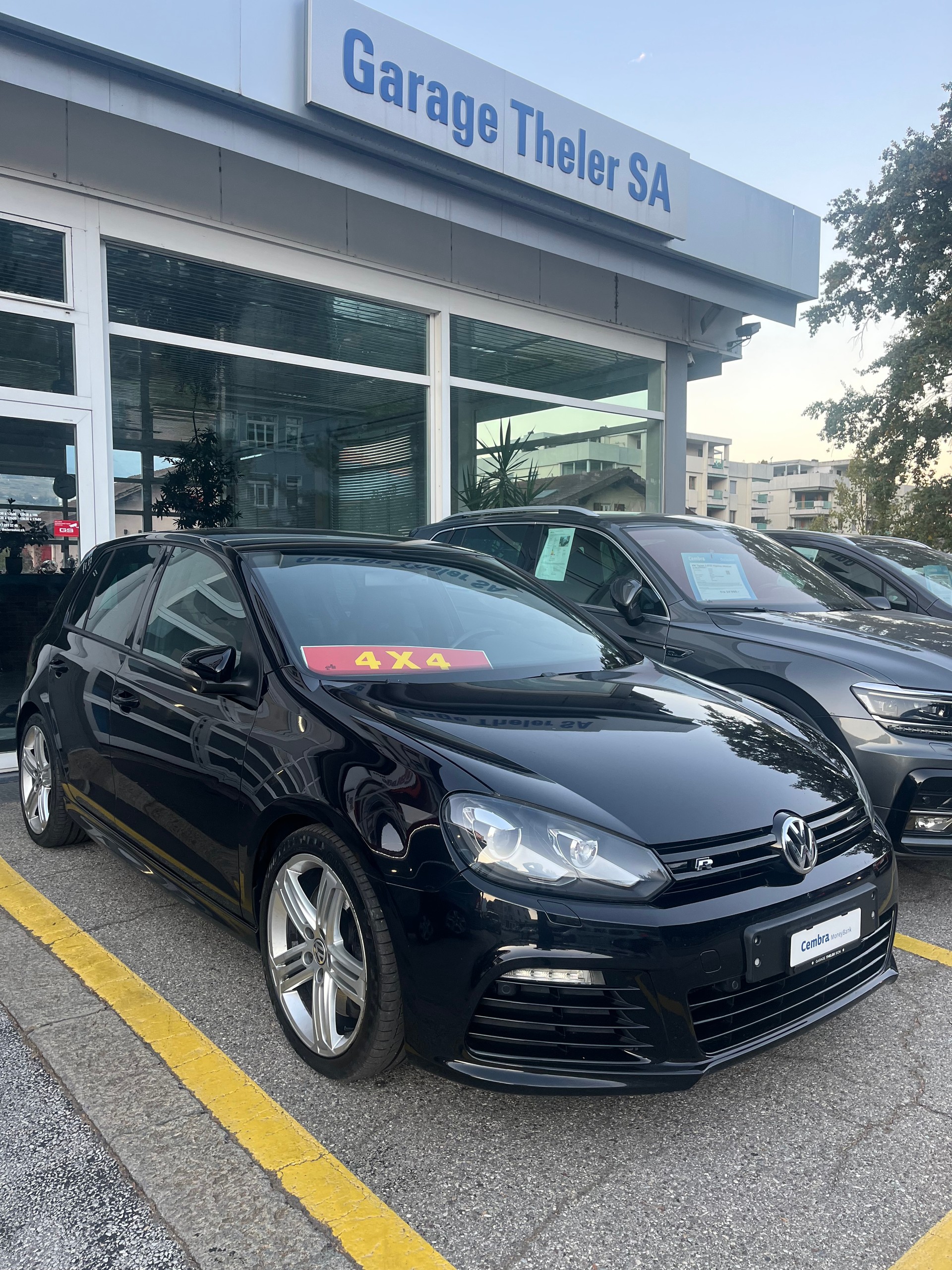 VW Golf 2.0 TSI R 4Motion-image-3