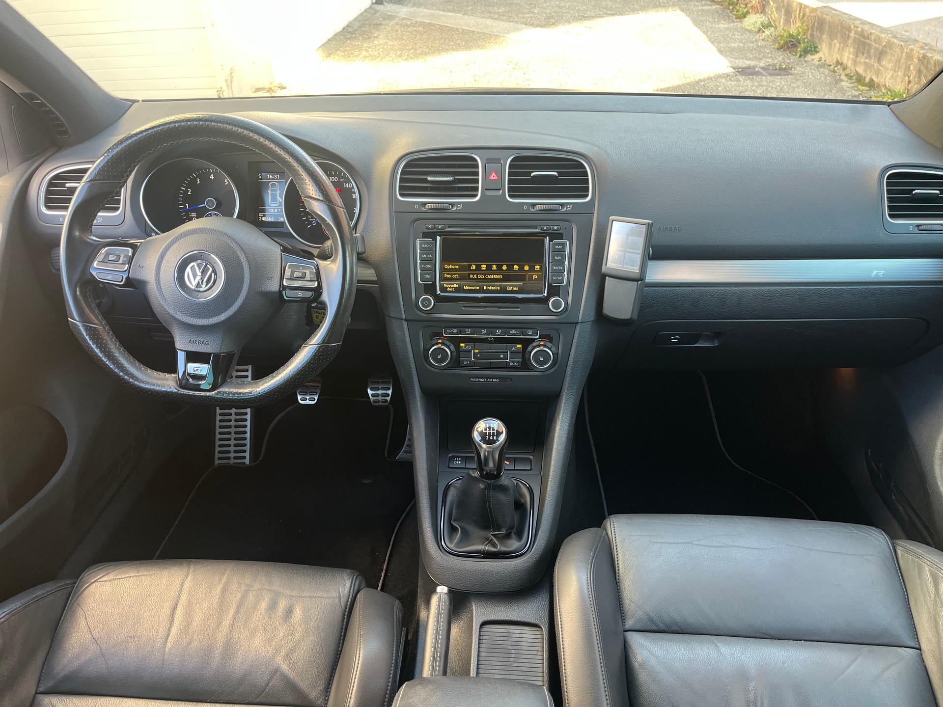 VW Golf 2.0 TSI R 4Motion-image-14
