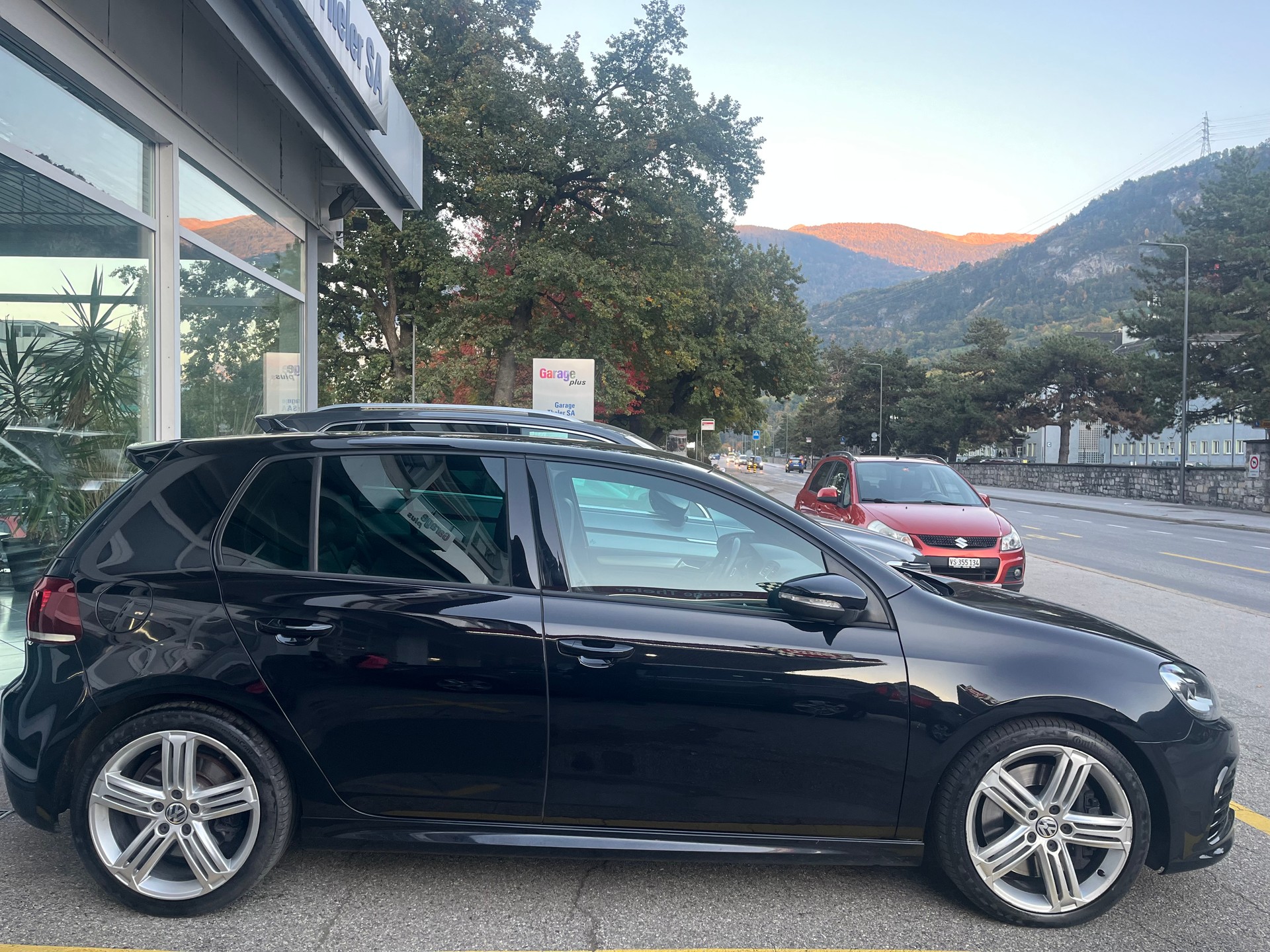 VW Golf 2.0 TSI R 4Motion-image-5