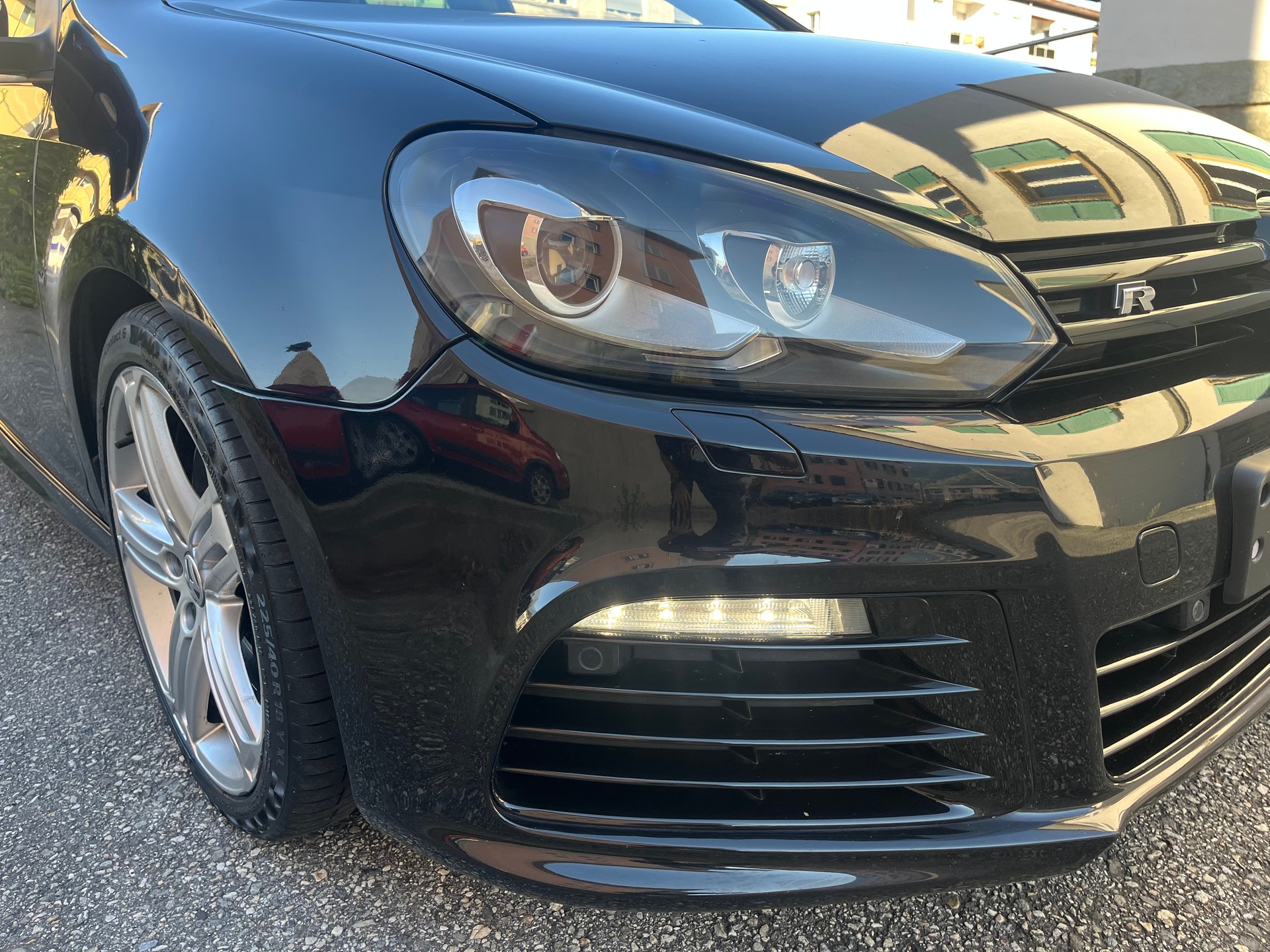 VW Golf 2.0 TSI R 4Motion-image-12