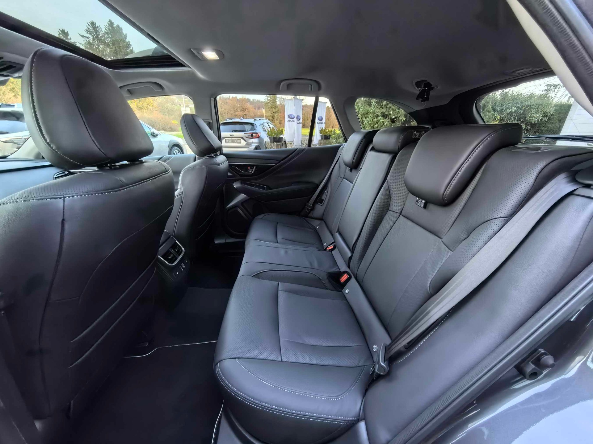 SUBARU Outback 2.5i Luxury AWD Lineartronic "Final Edition"-image-8