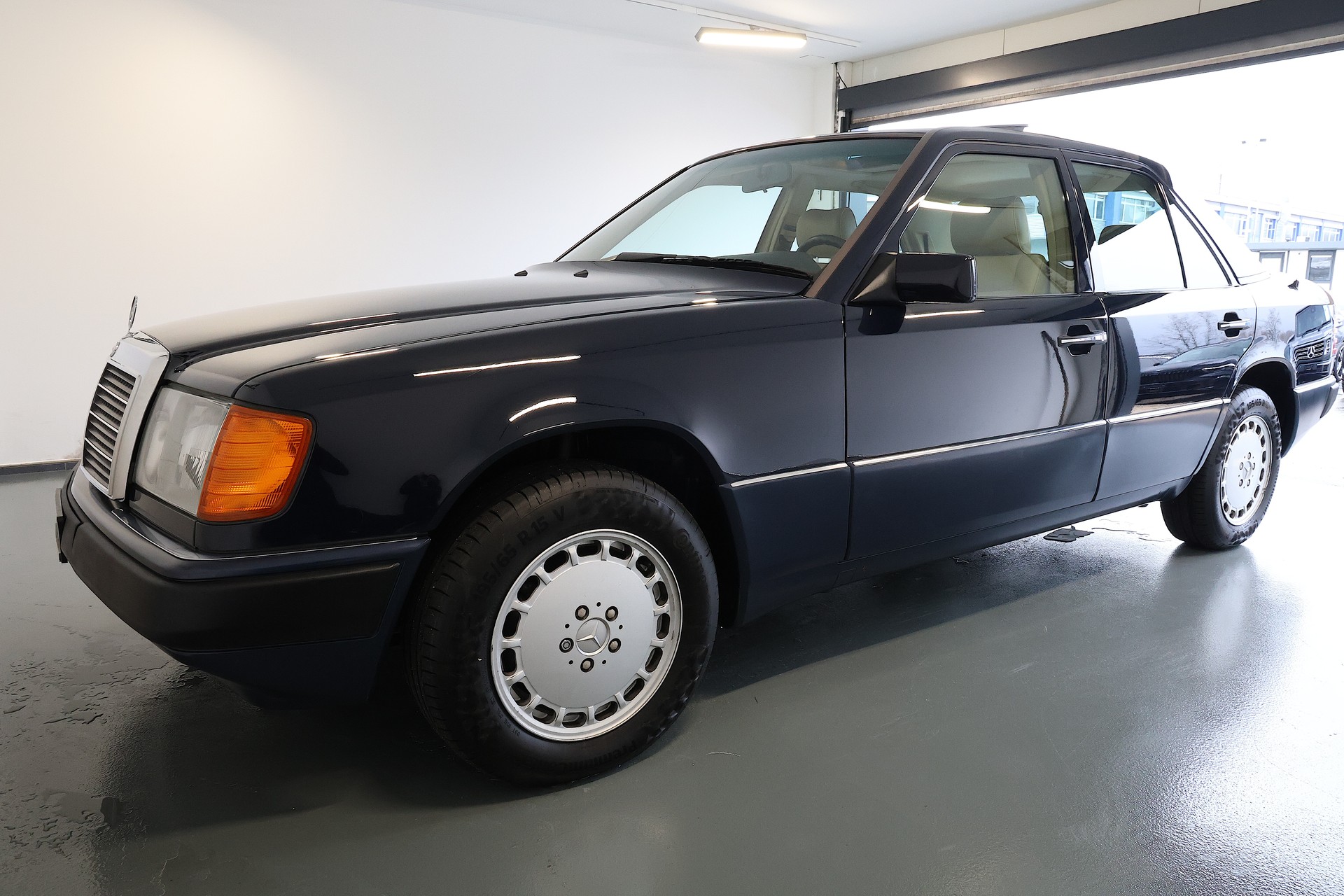 MERCEDES-BENZ 300 E 4-Matic Automatic *Veteranenfahrzeug*-image-4