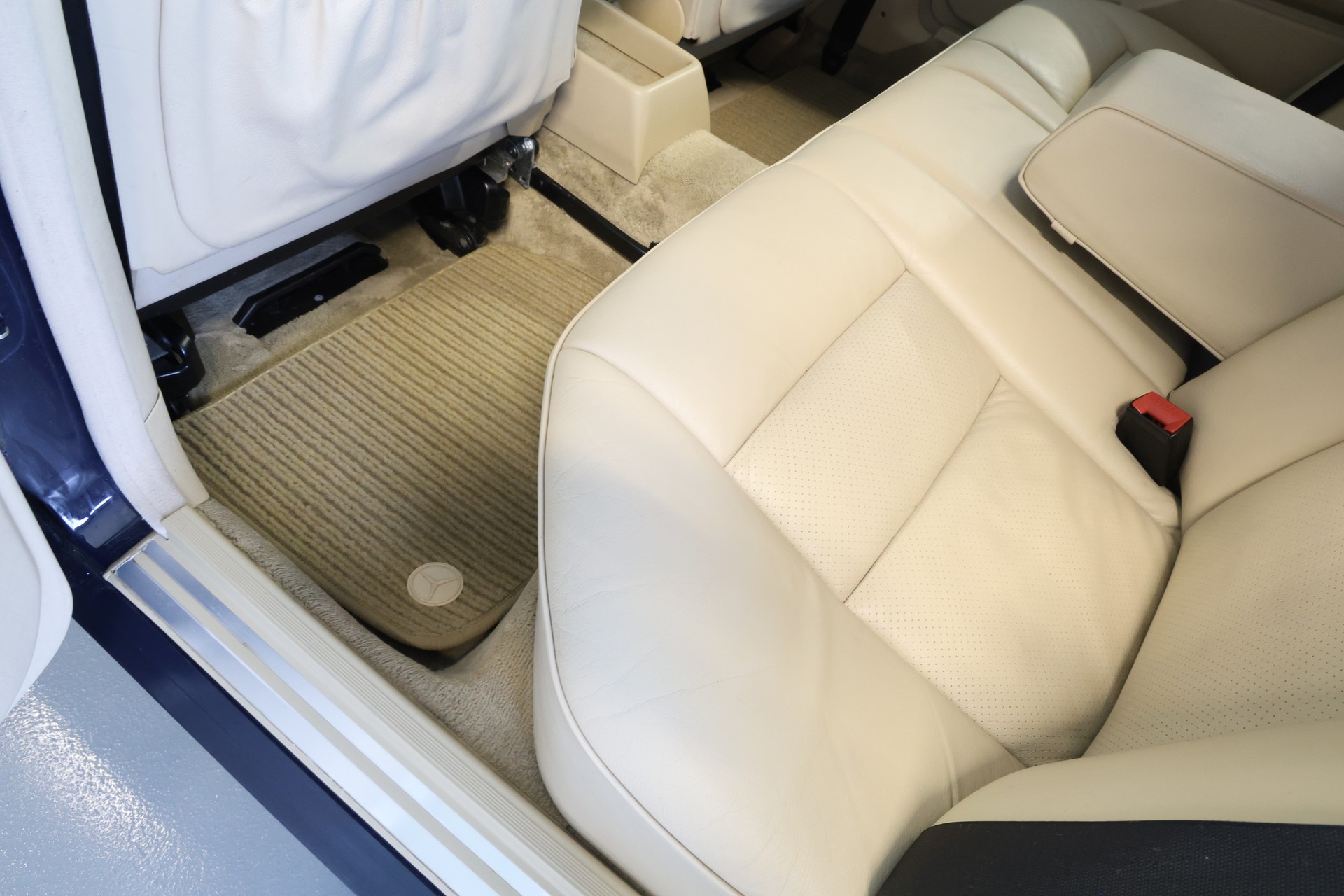 MERCEDES-BENZ 300 E 4-Matic Automatic *Veteranenfahrzeug*-image-24