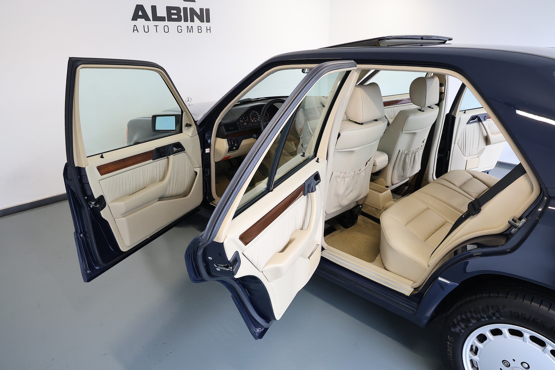 MERCEDES-BENZ 300 E 4-Matic Automatic *Veteranenfahrzeug*-image-13