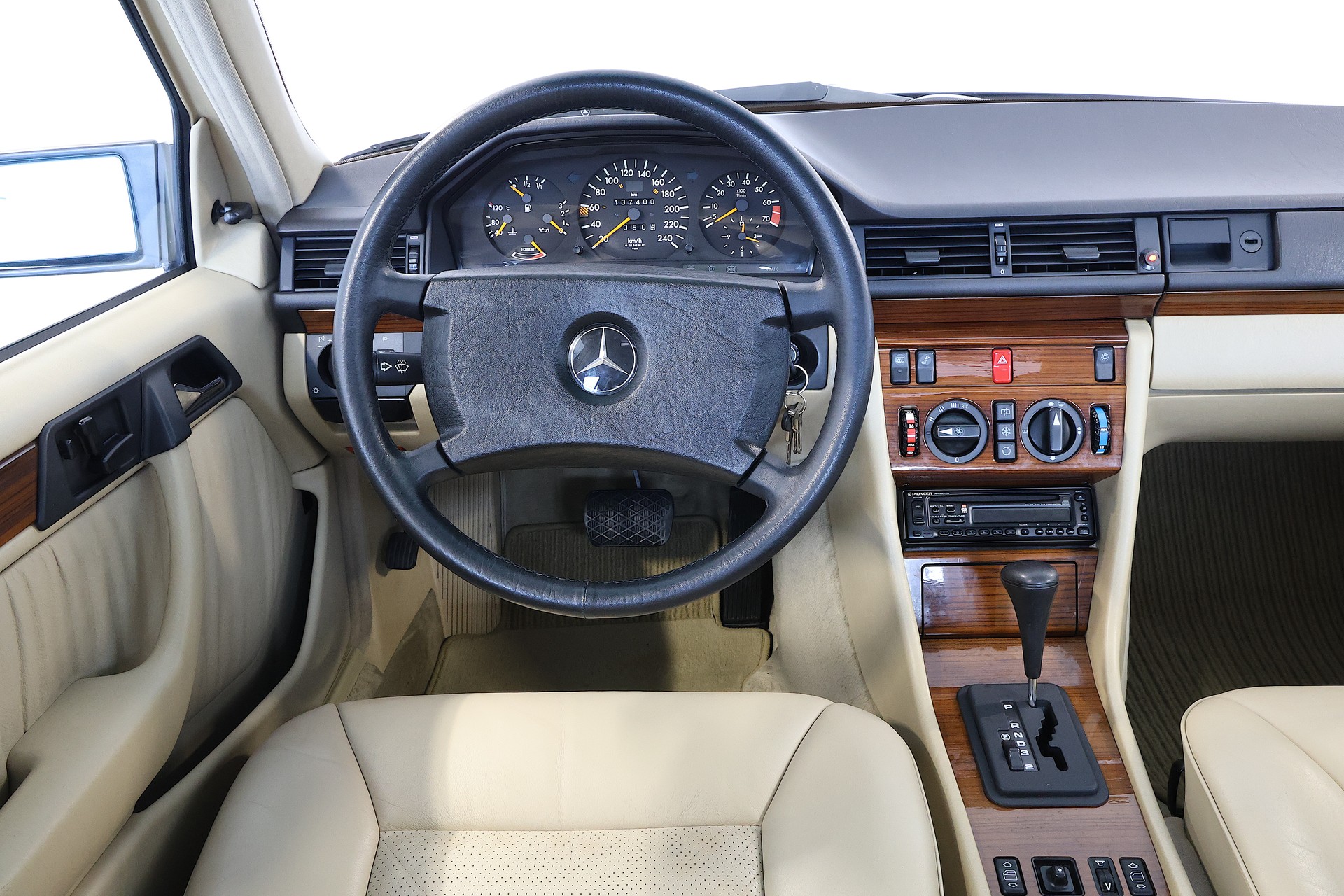 MERCEDES-BENZ 300 E 4-Matic Automatic *Veteranenfahrzeug*-image-15