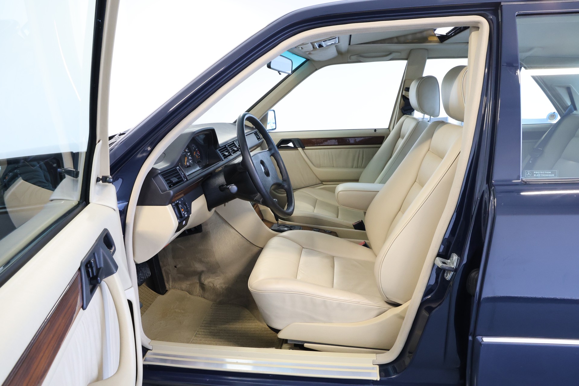 MERCEDES-BENZ 300 E 4-Matic Automatic *Veteranenfahrzeug*-image-10