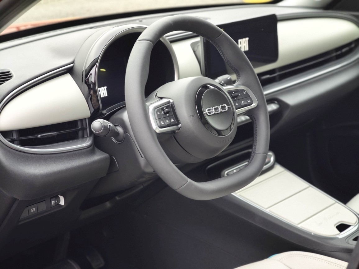 FIAT 600 1.2 Hybrid 145 La Prima Bicolore-image-6