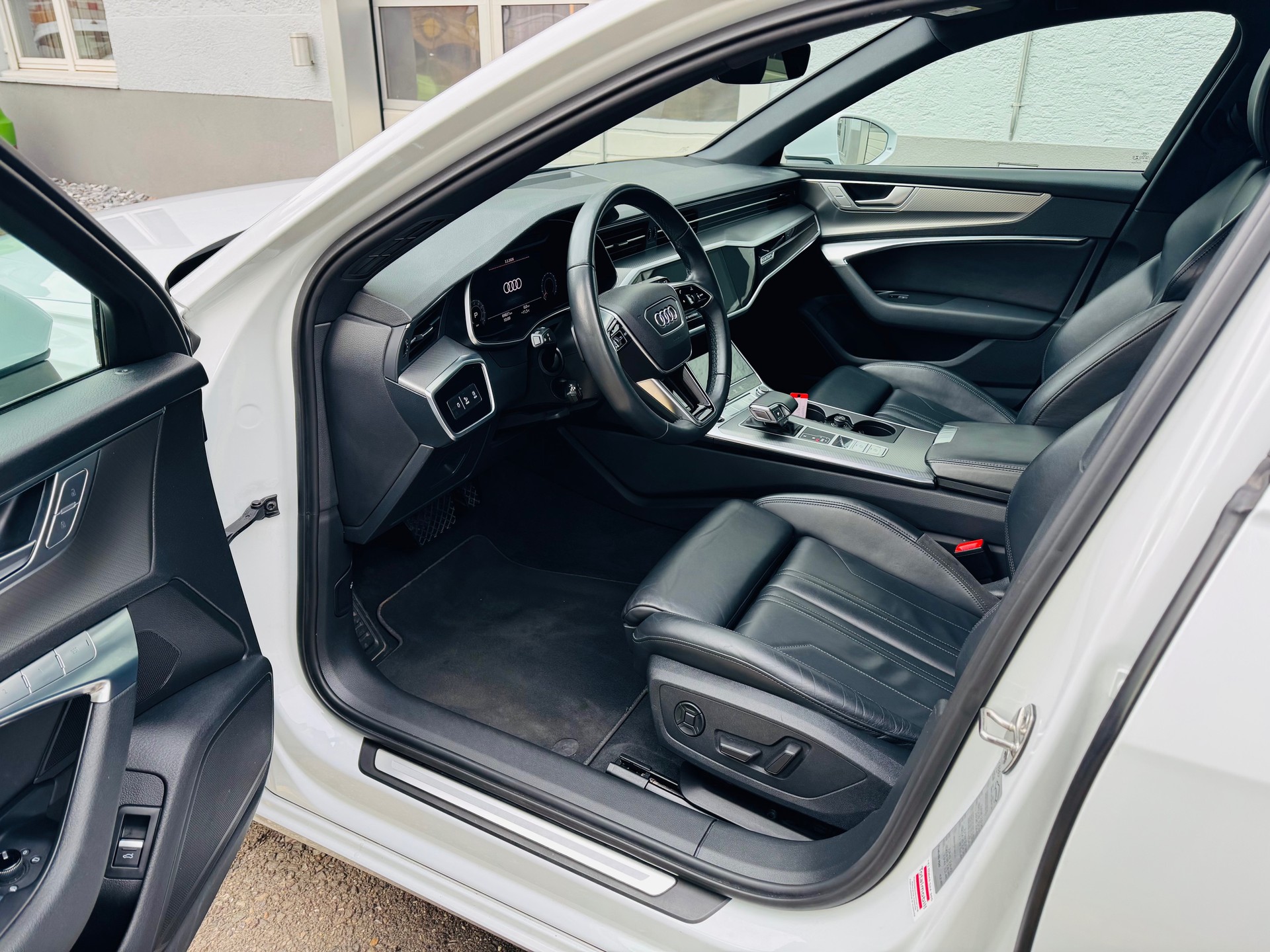 AUDI A6 Avant 55 TFSI Sport quattro S-tronic-image-7