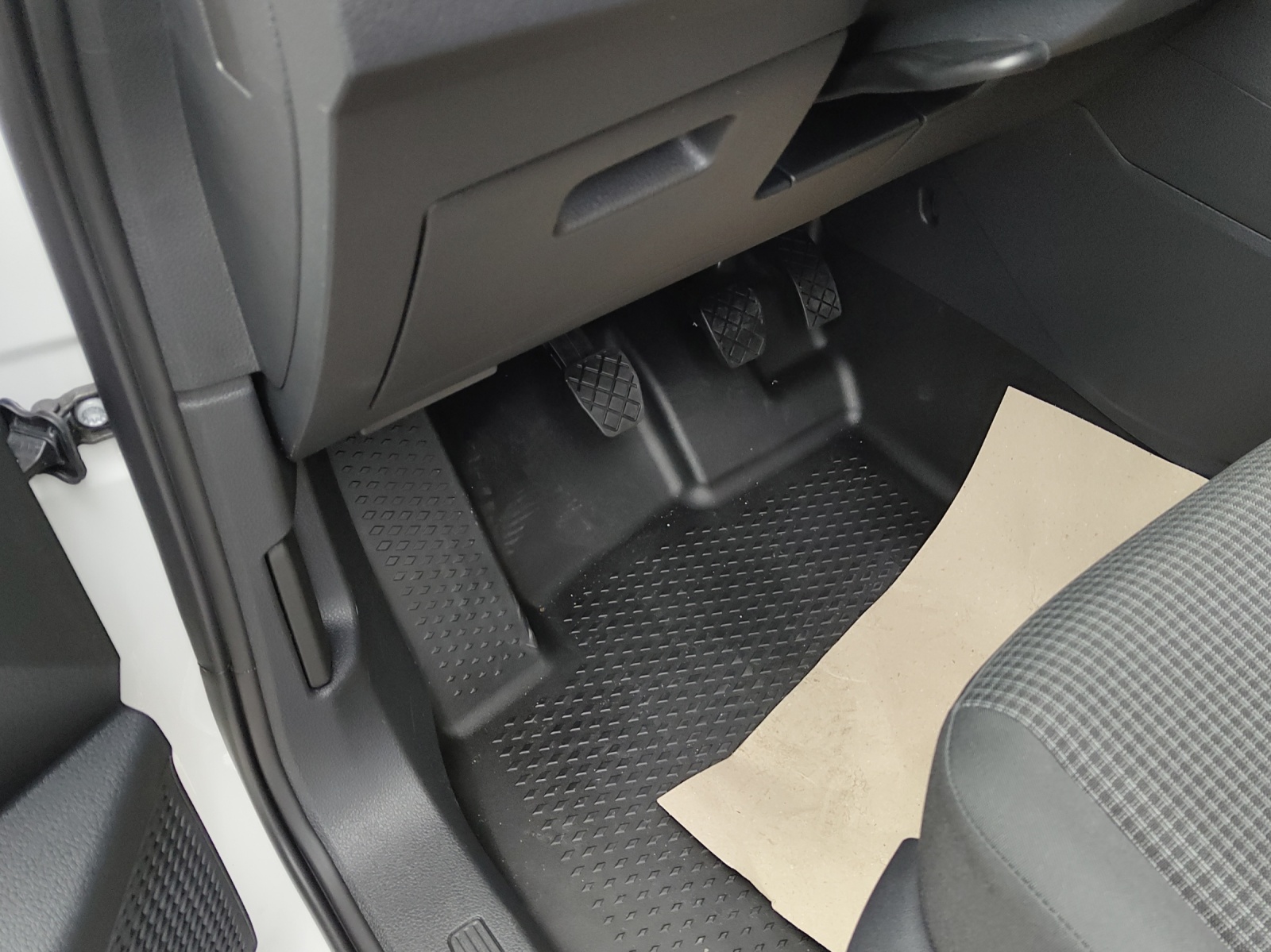 VW Caddy Cargo 2.0TDI 4Motion-image-8