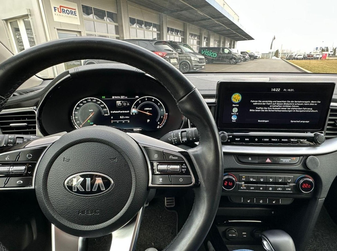 KIA Ceed Sportswagon 1.5 T-GDi MHEV Style DCT-image-3