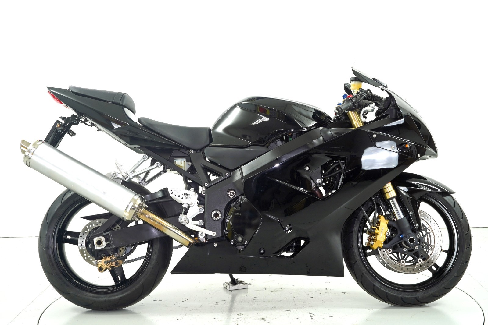 SUZUKI GSX-R 750-showroom-element-3