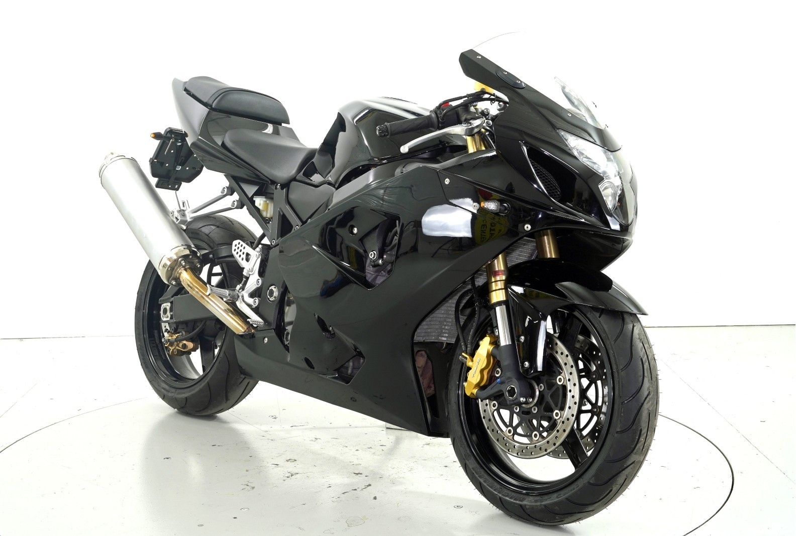 SUZUKI GSX-R 750-showroom-element-1