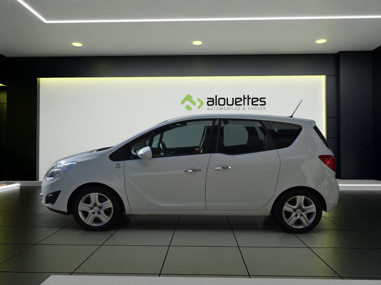 OPEL Meriva 1.4 Turbo Cosmo Automatic-image-2