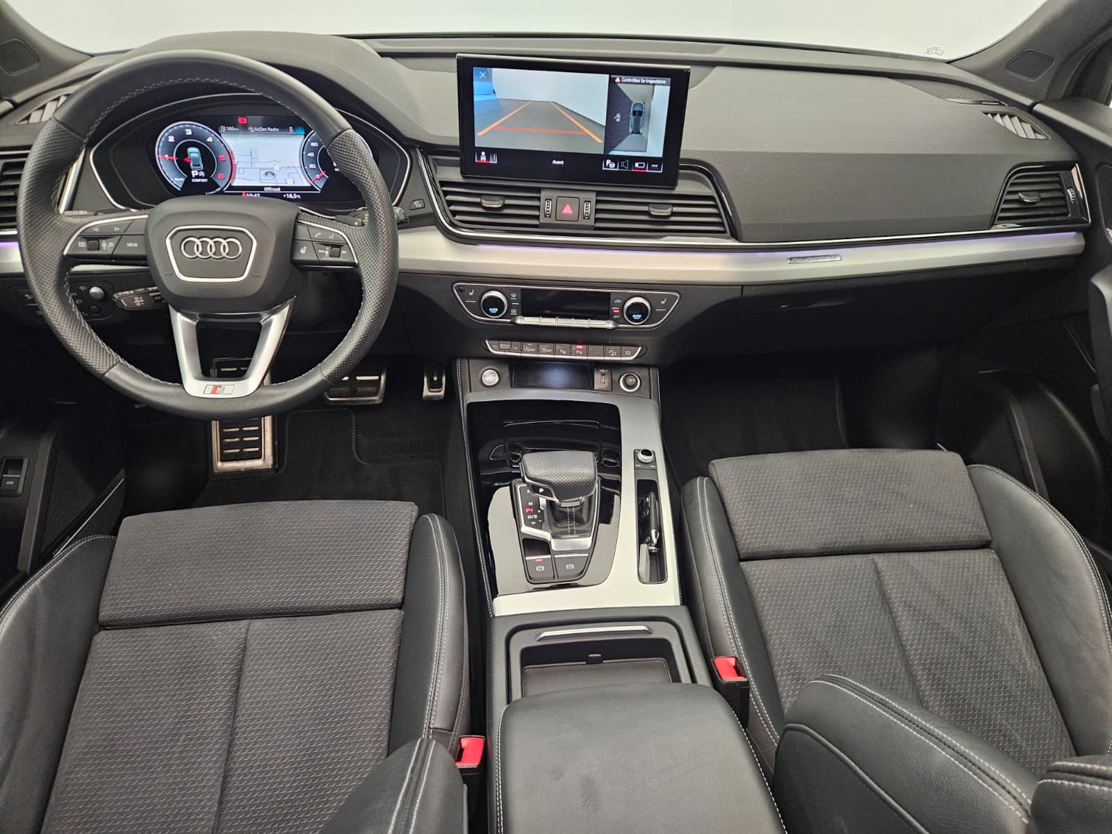 AUDI Q5 40 TDI Black Edition quattro S-tronic-image-9