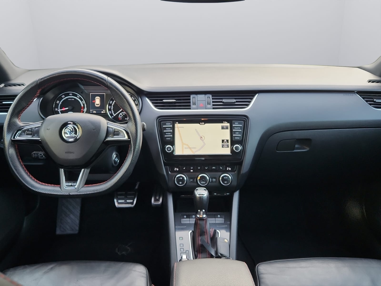 SKODA Octavia Combi 2.0 TSI RS DSG-image-10