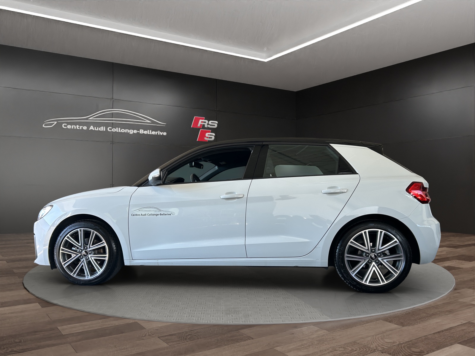 AUDI A1 Sportback 30 TFSI Attraction S-tronic-image-2