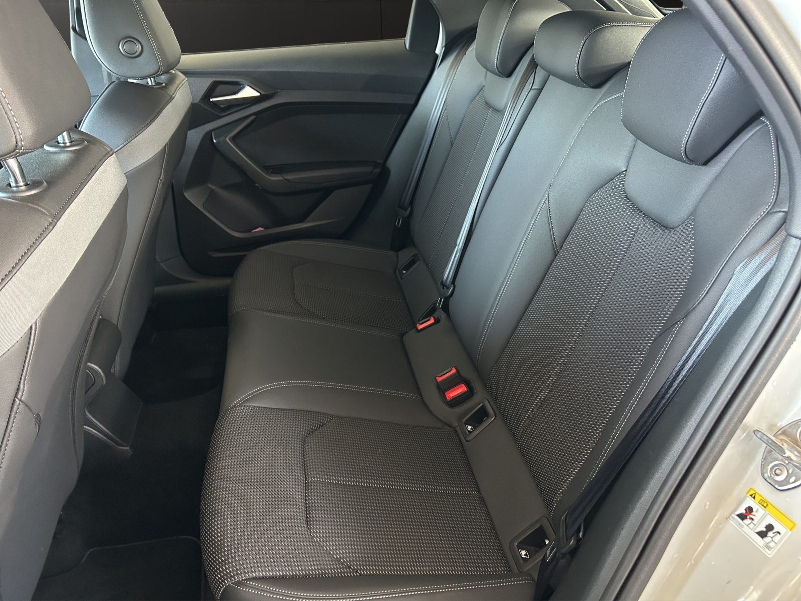 AUDI A1 Sportback 30 TFSI Attraction S-tronic-image-11