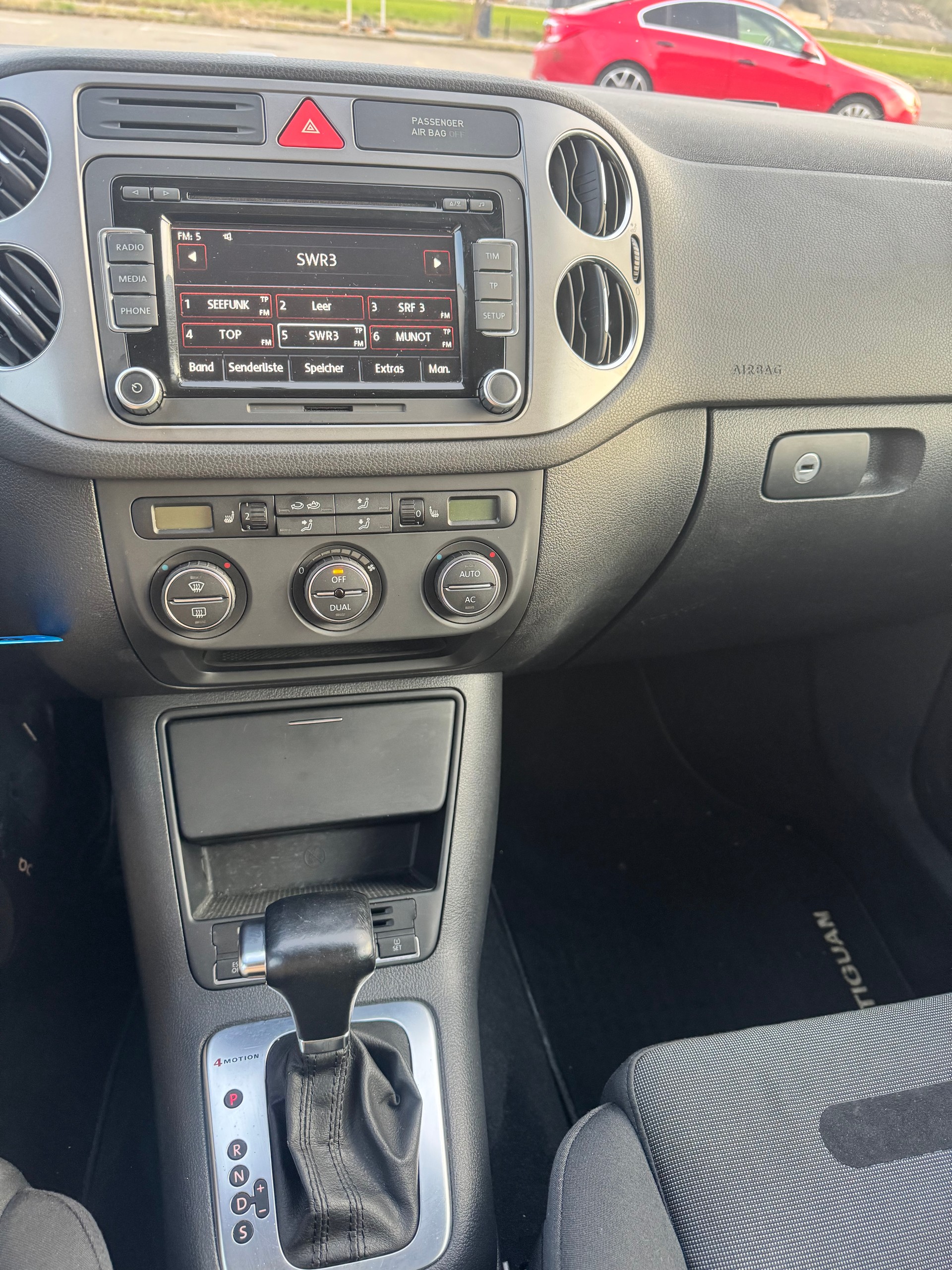 VW Tiguan 2.0 TSI Sport&Style Tiptronic-image-11