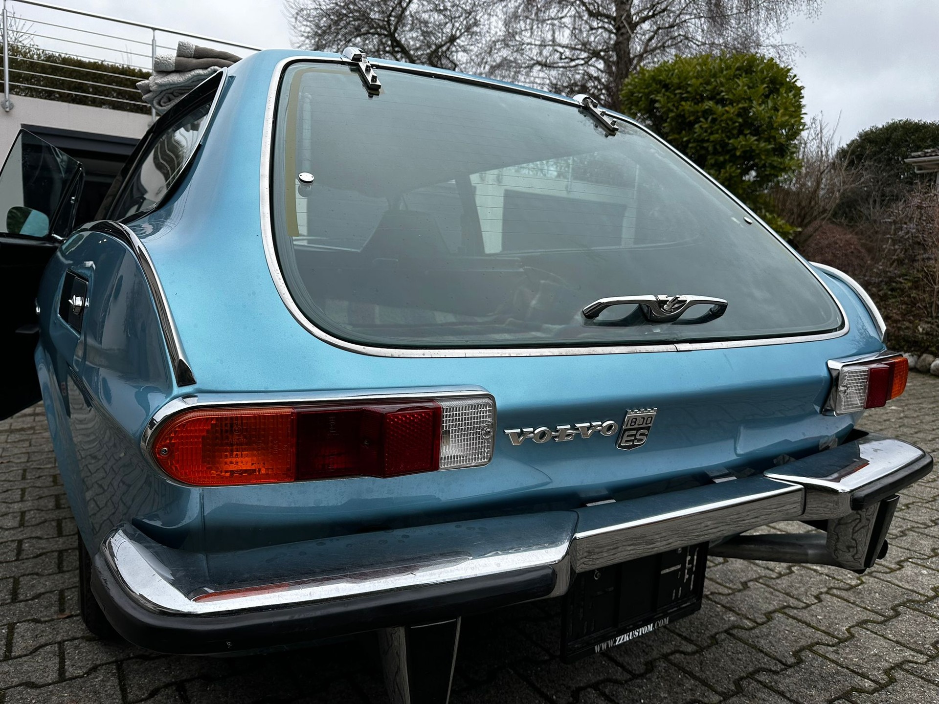 VOLVO P1800 ES-image-5
