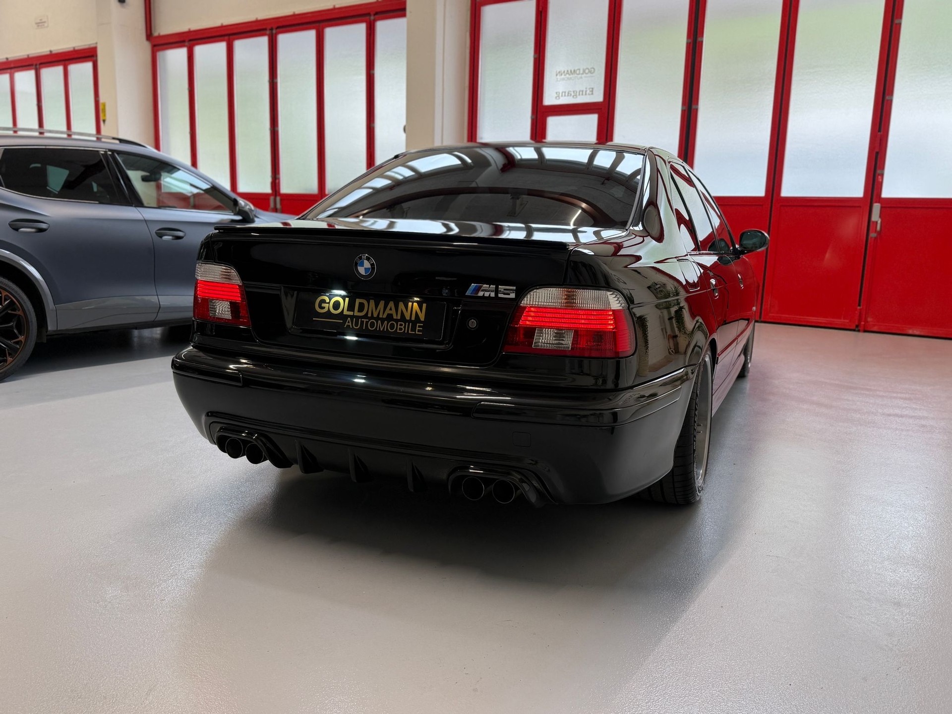 BMW M5-image-5