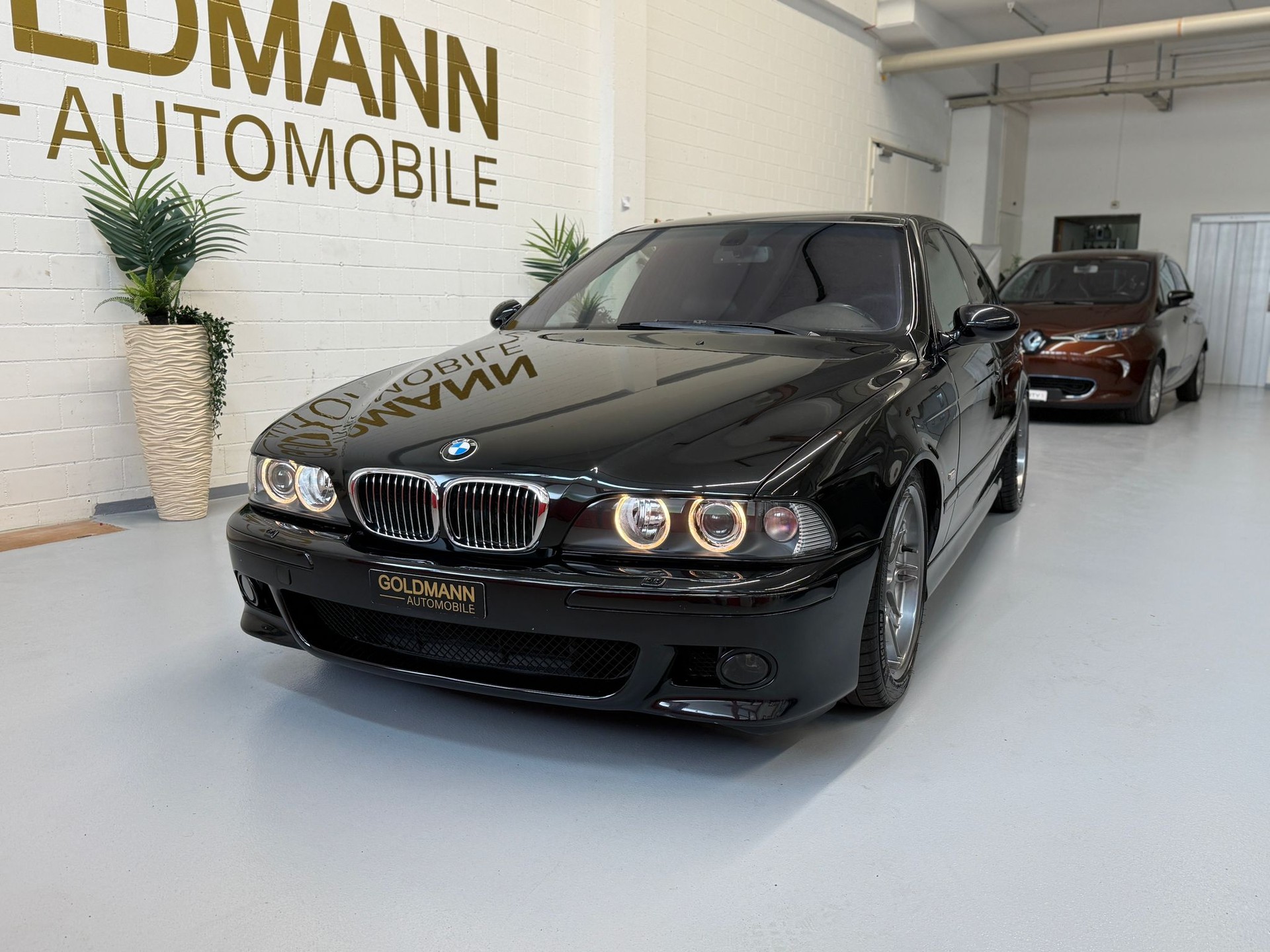 BMW M5-image-7