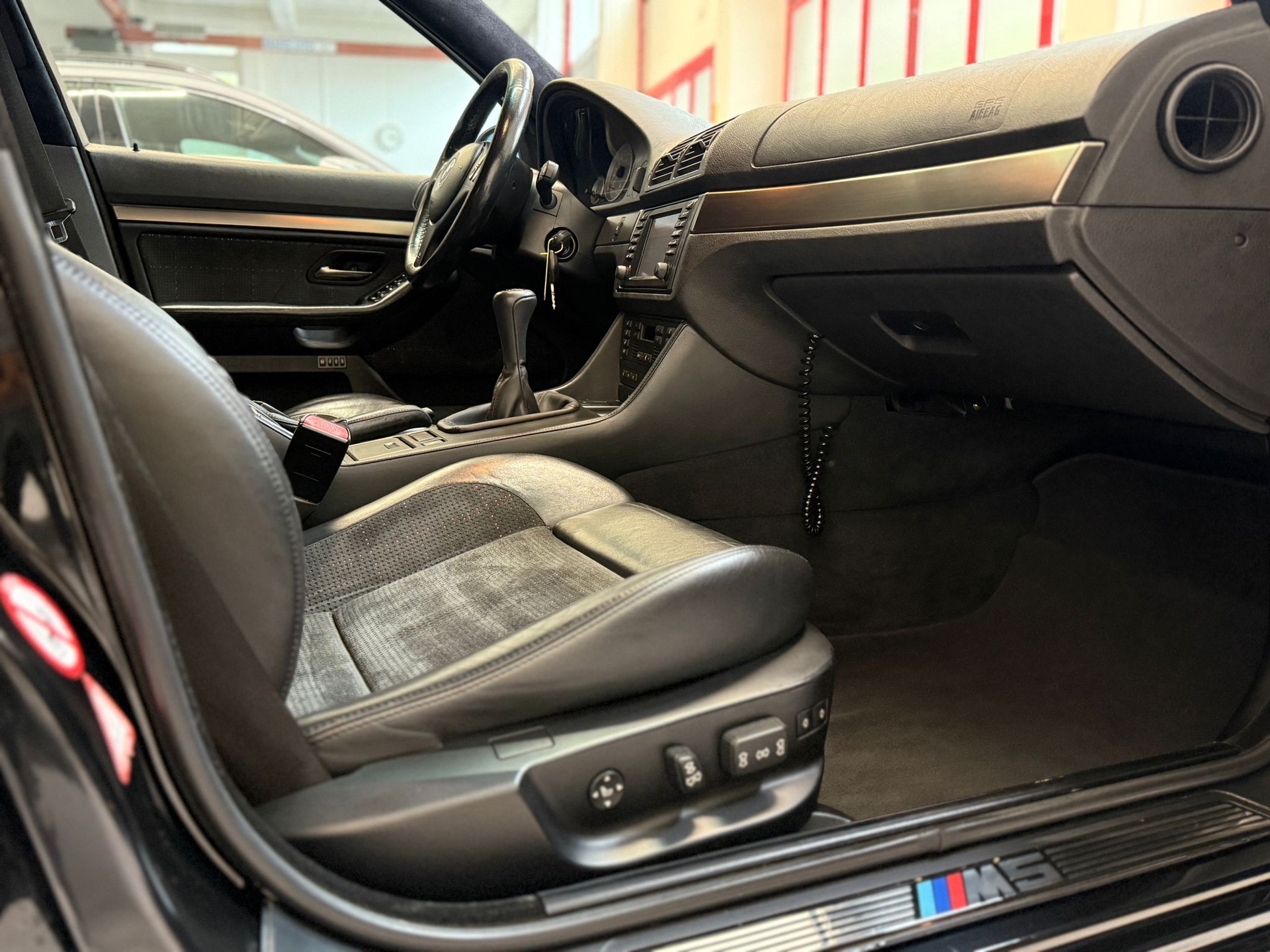 BMW M5-image-13
