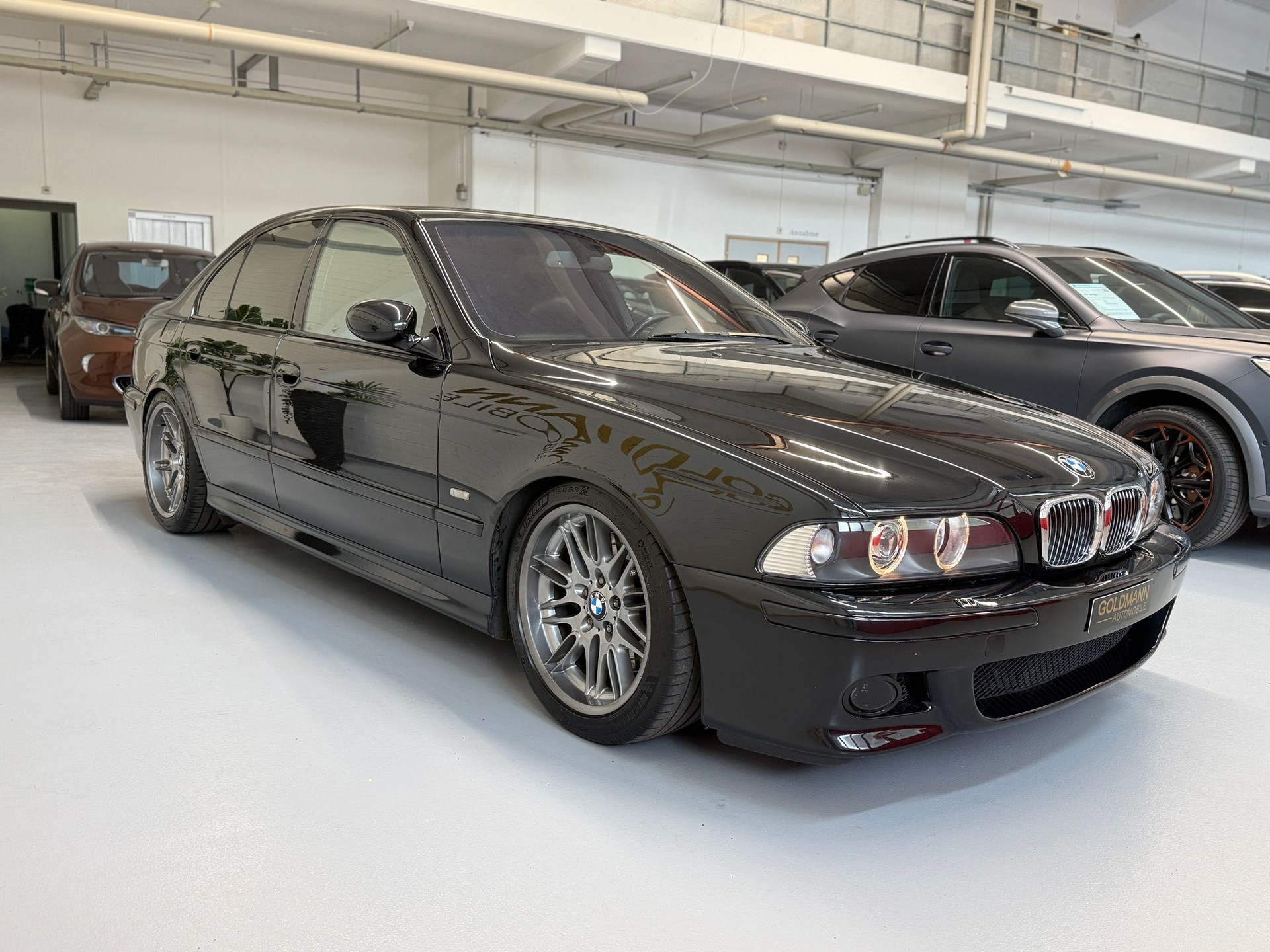 BMW M5-image-10