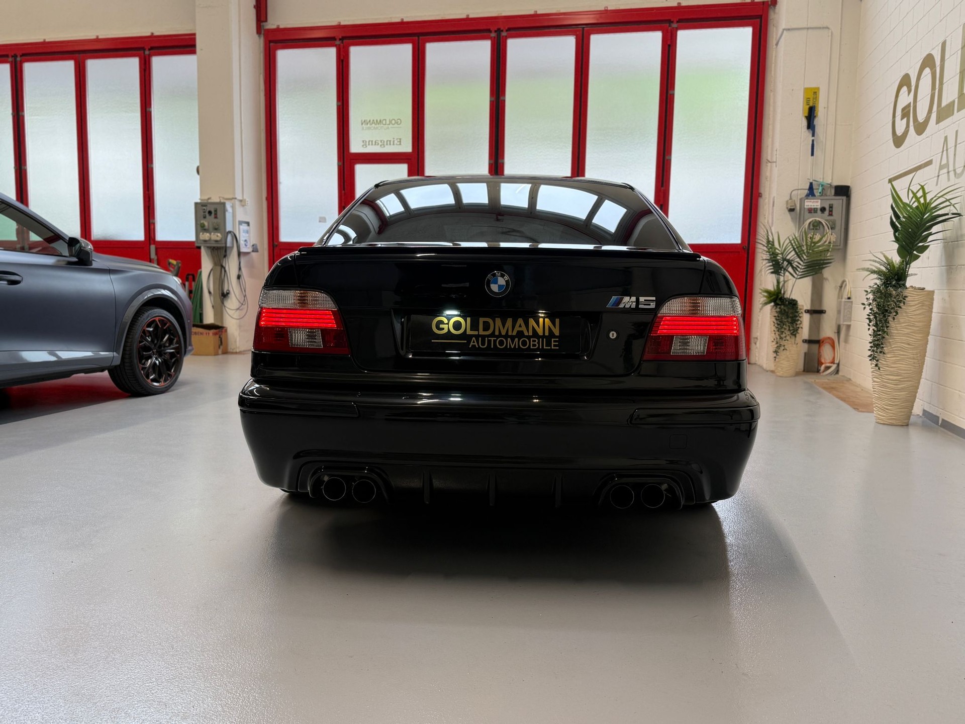 BMW M5-image-4
