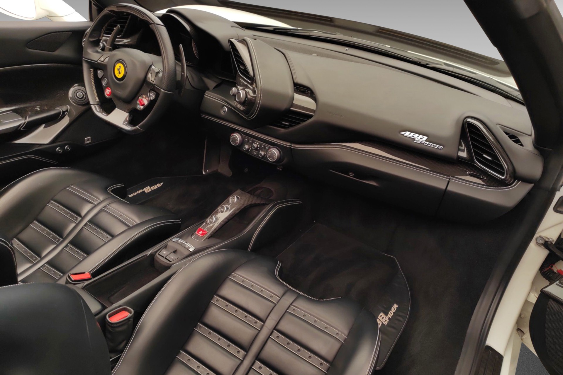 FERRARI 488 Spider 3.9 V8-image-15