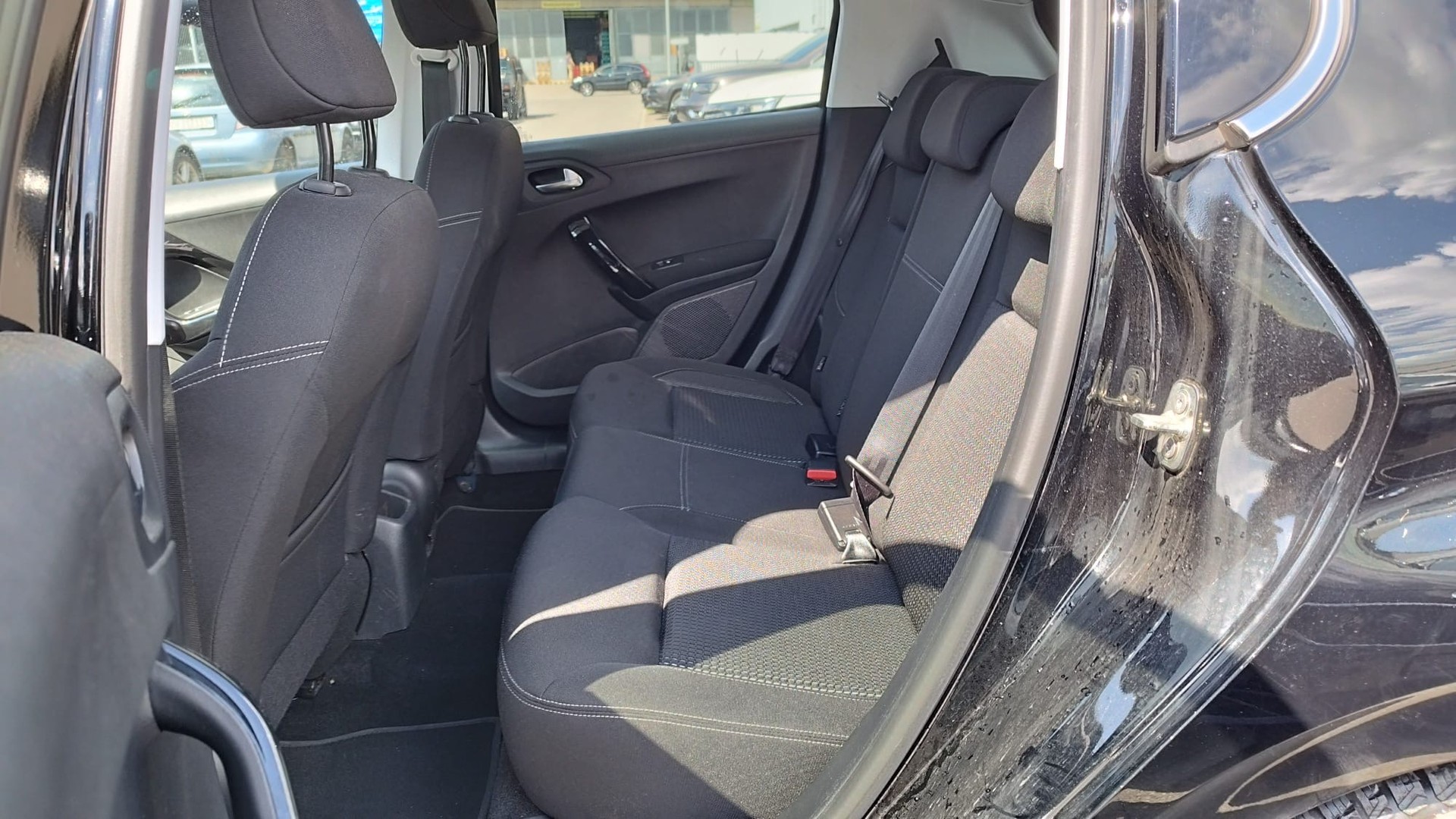 PEUGEOT 208 1.2 PureTech Tech Edition EAT6-image-6